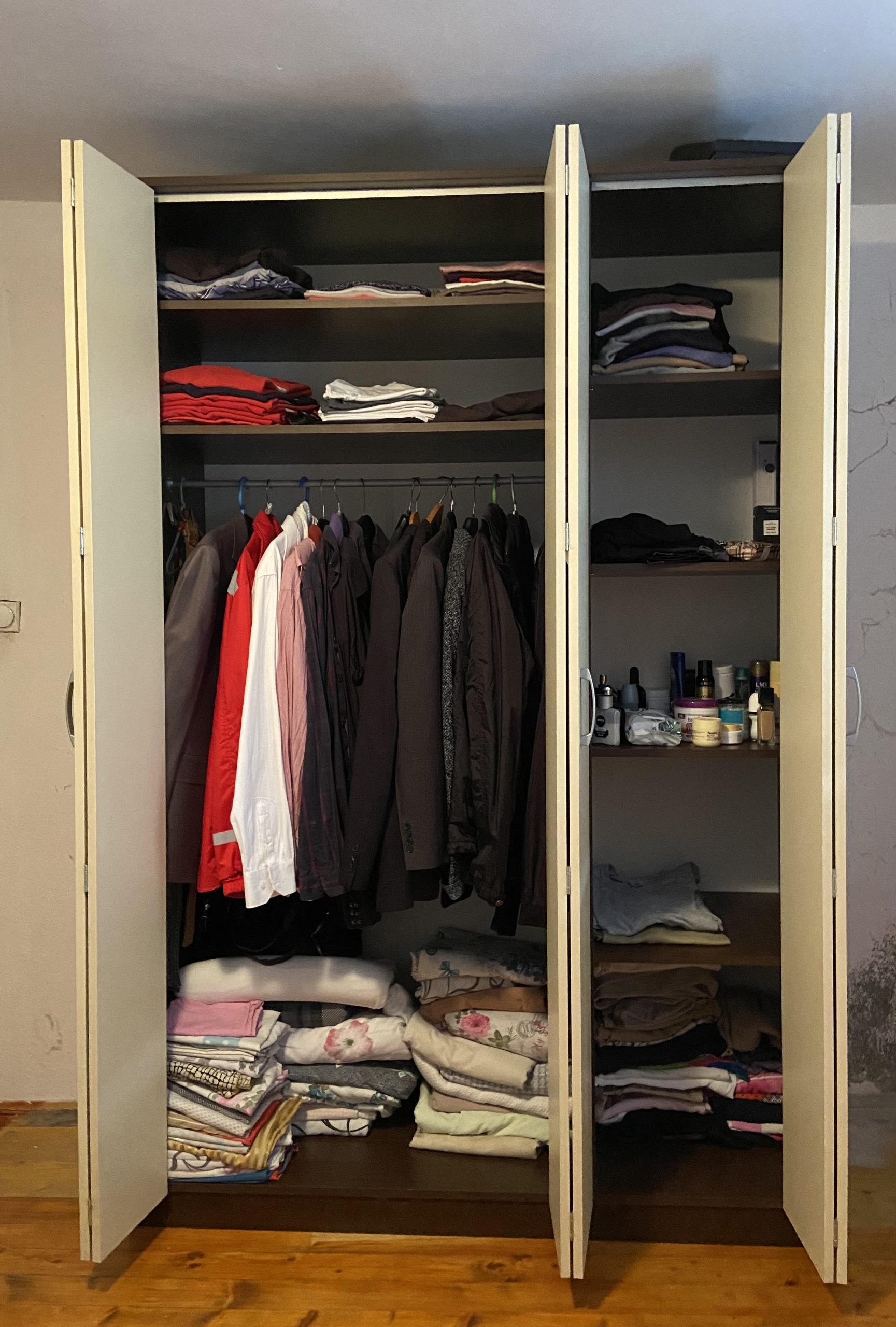 Prodajem ormar, povoljno