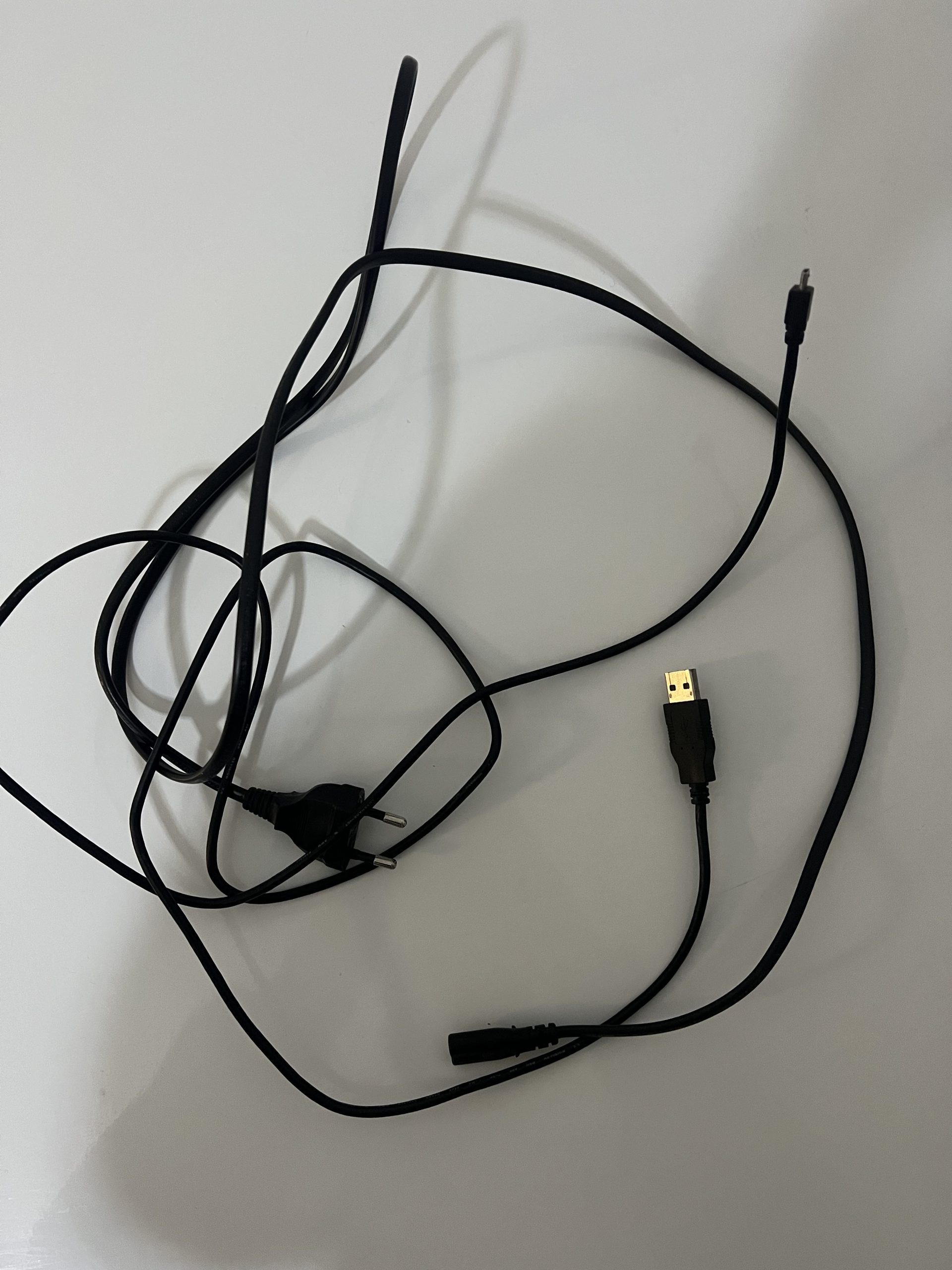 Prodajem PS4 Slim 500Gb