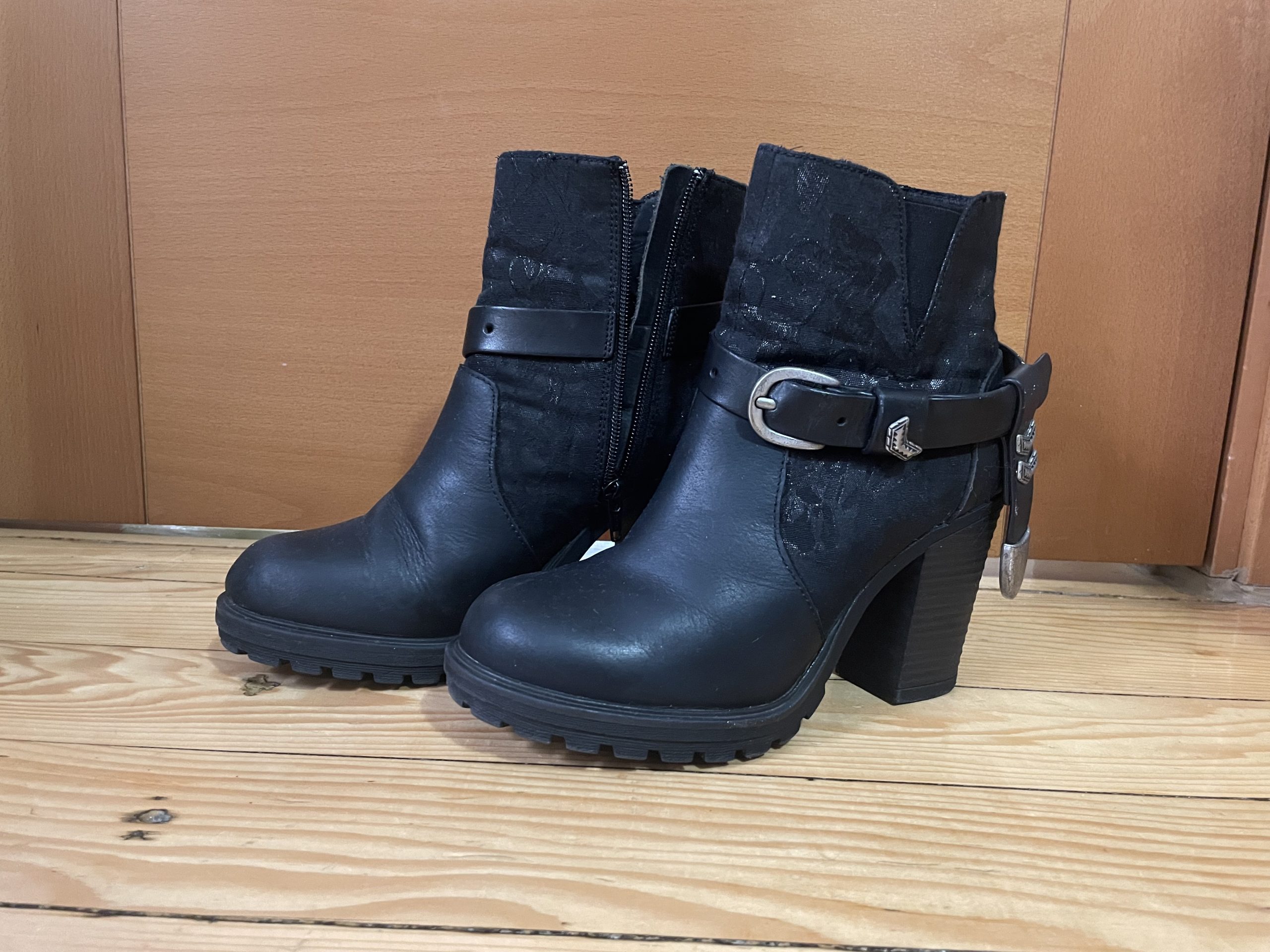 Prodajem Replay cizme