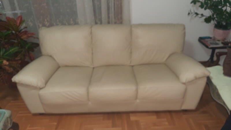 PRODAJEM KOŽNI TROSJED