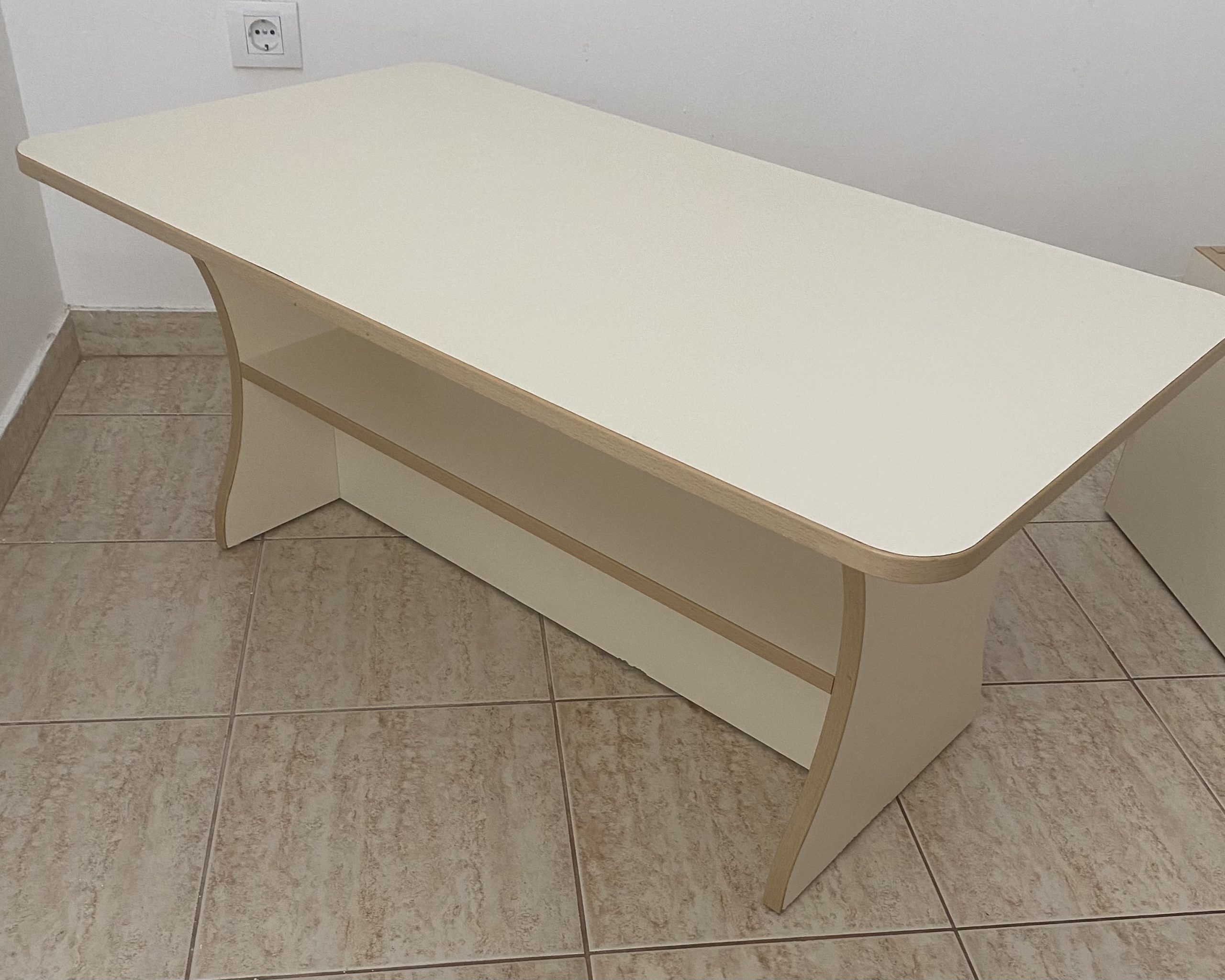 Sto za dnevni boravak