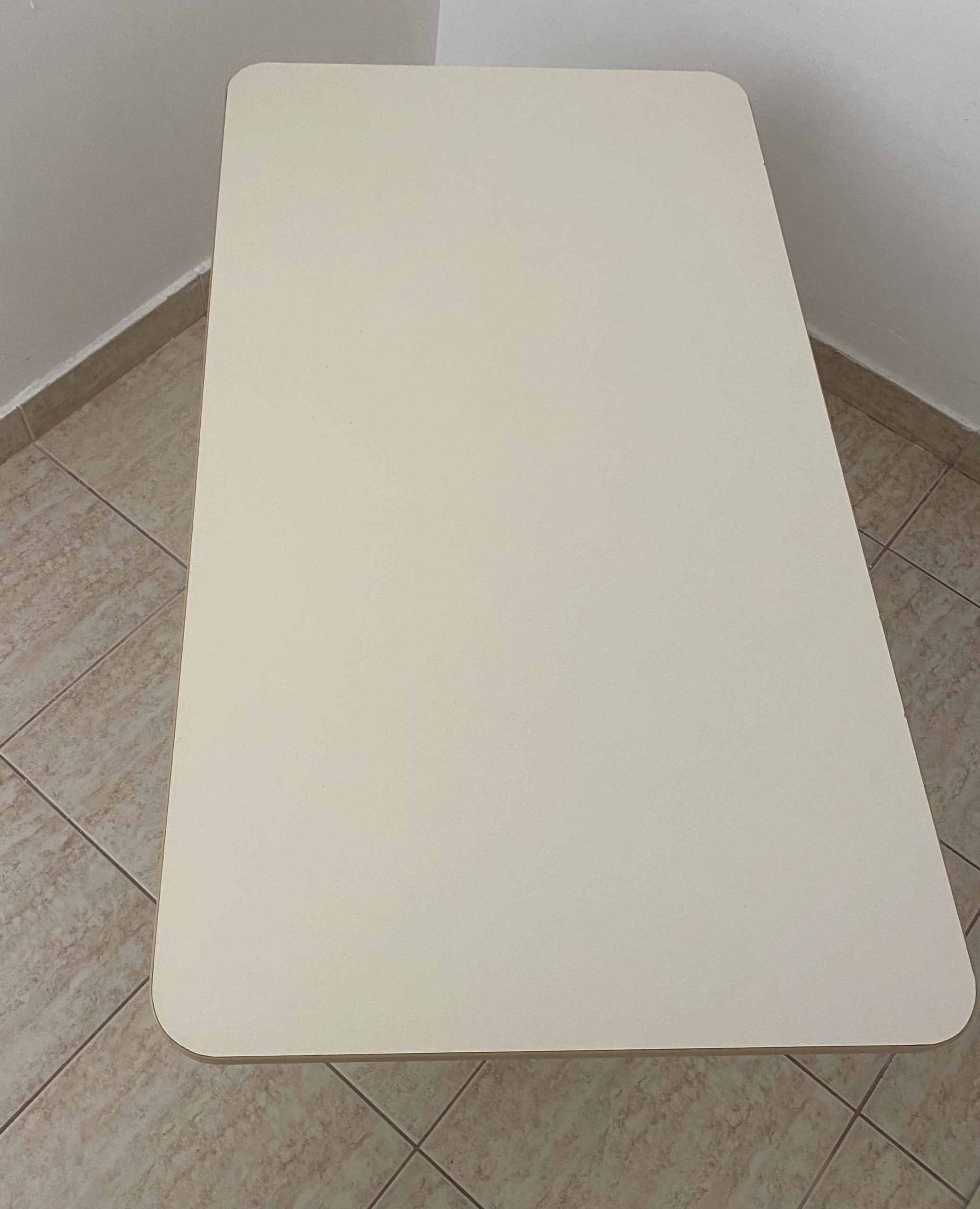 Sto za dnevni boravak