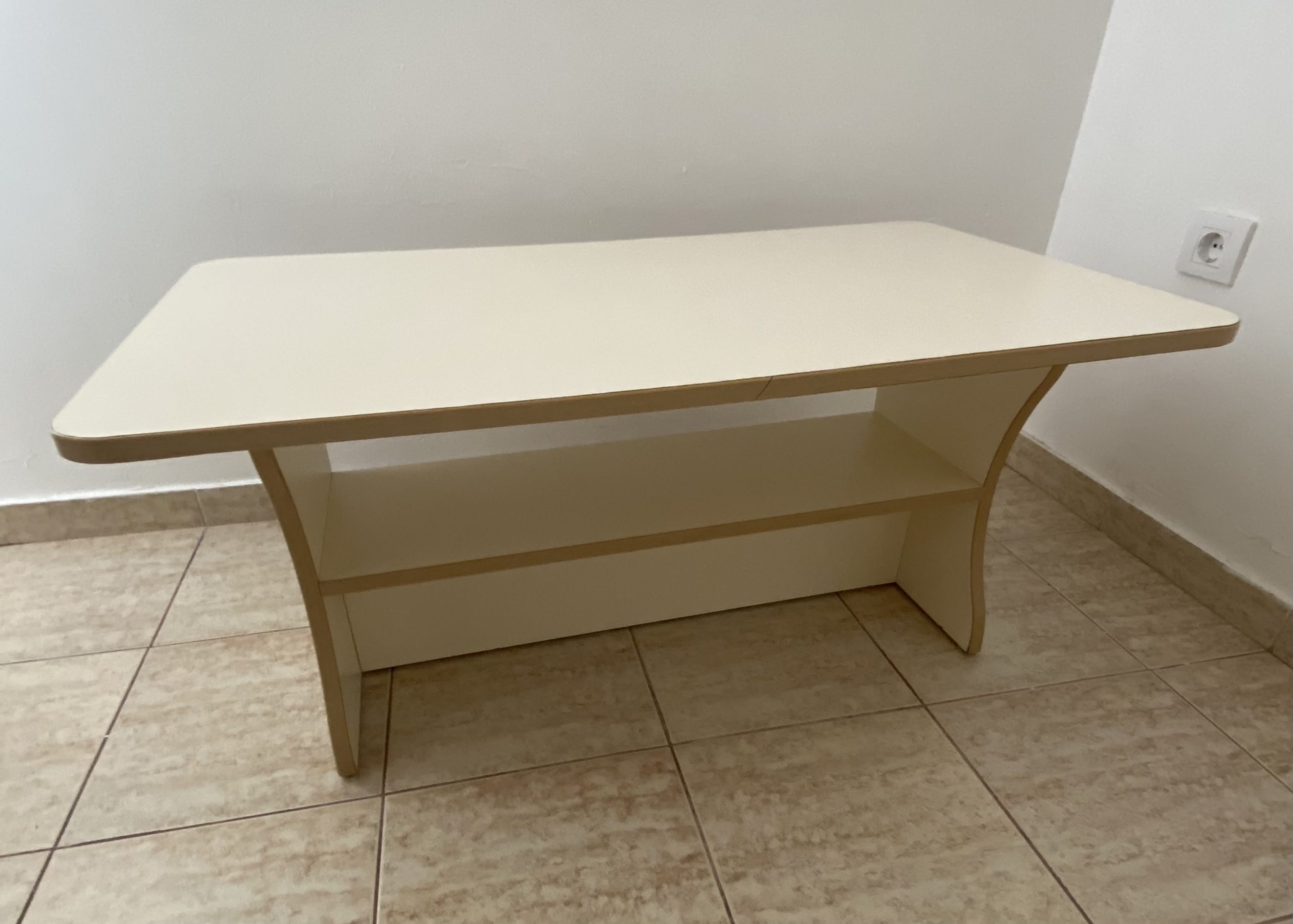 Sto za dnevni boravak