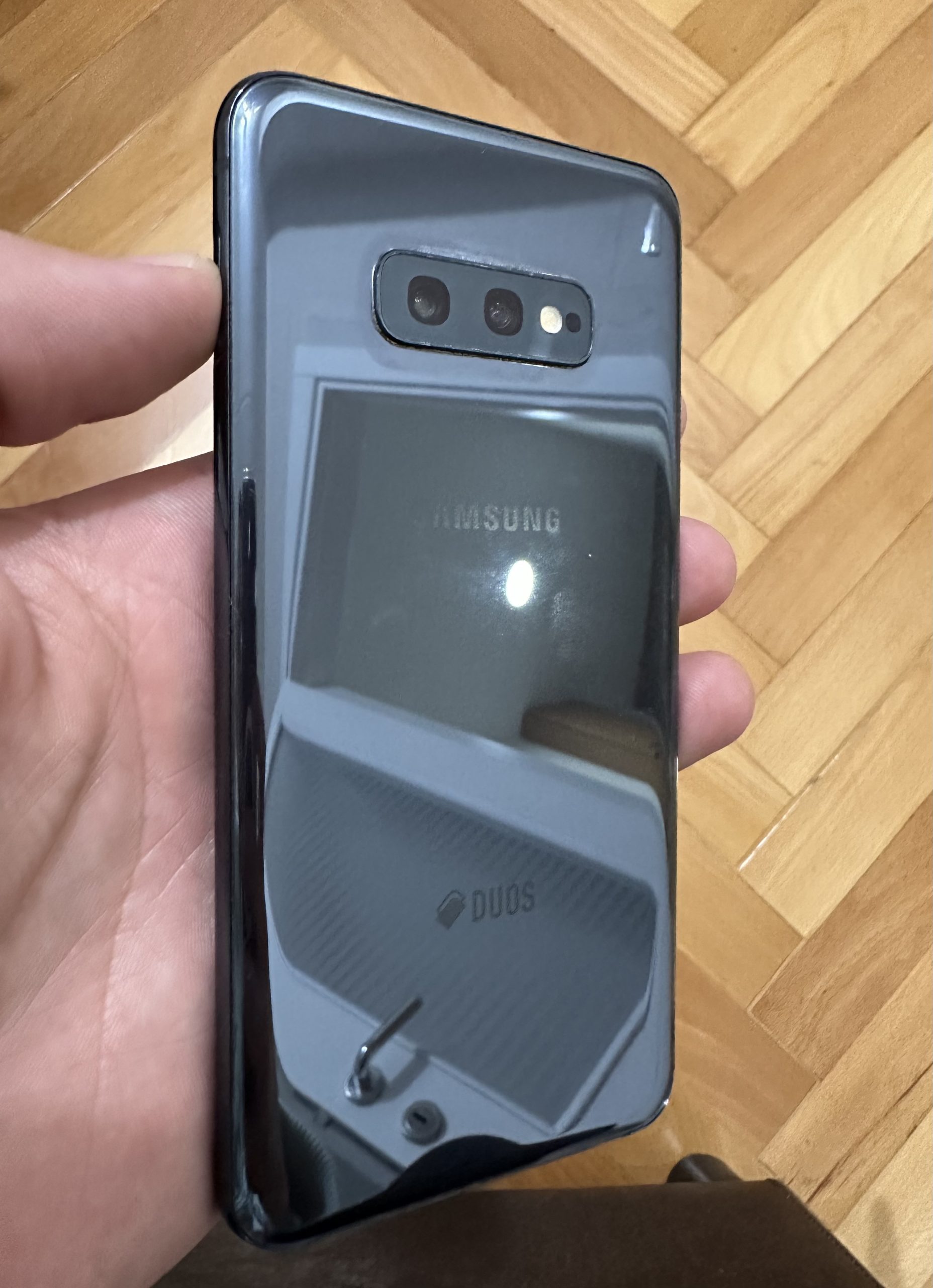 Prodajem Samsung S10e 6/128gb