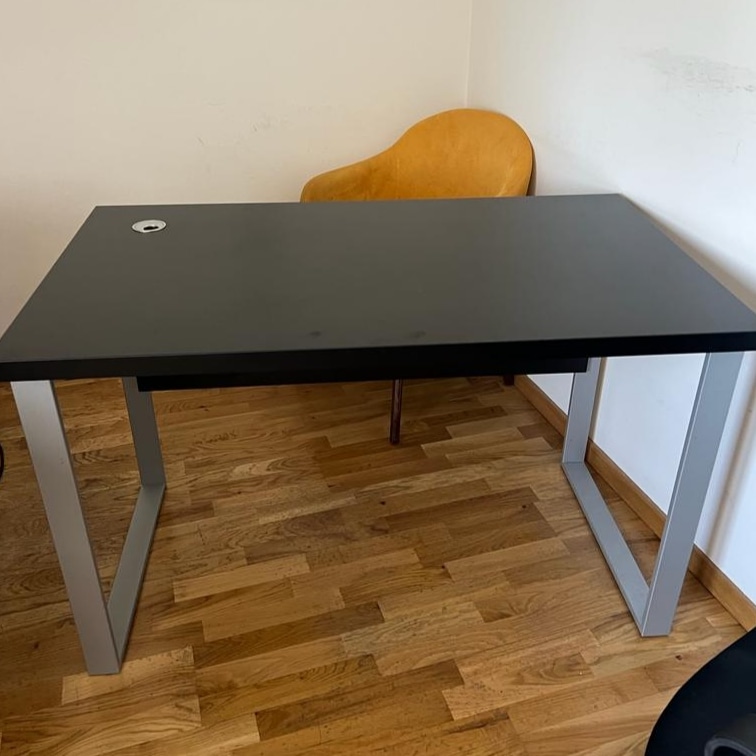 Prodajem kancelarijske stolove