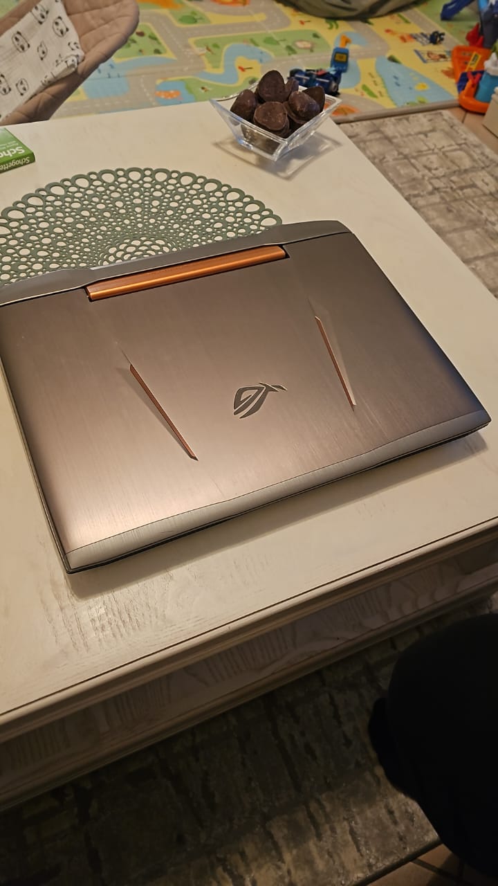 Prodajem laptop