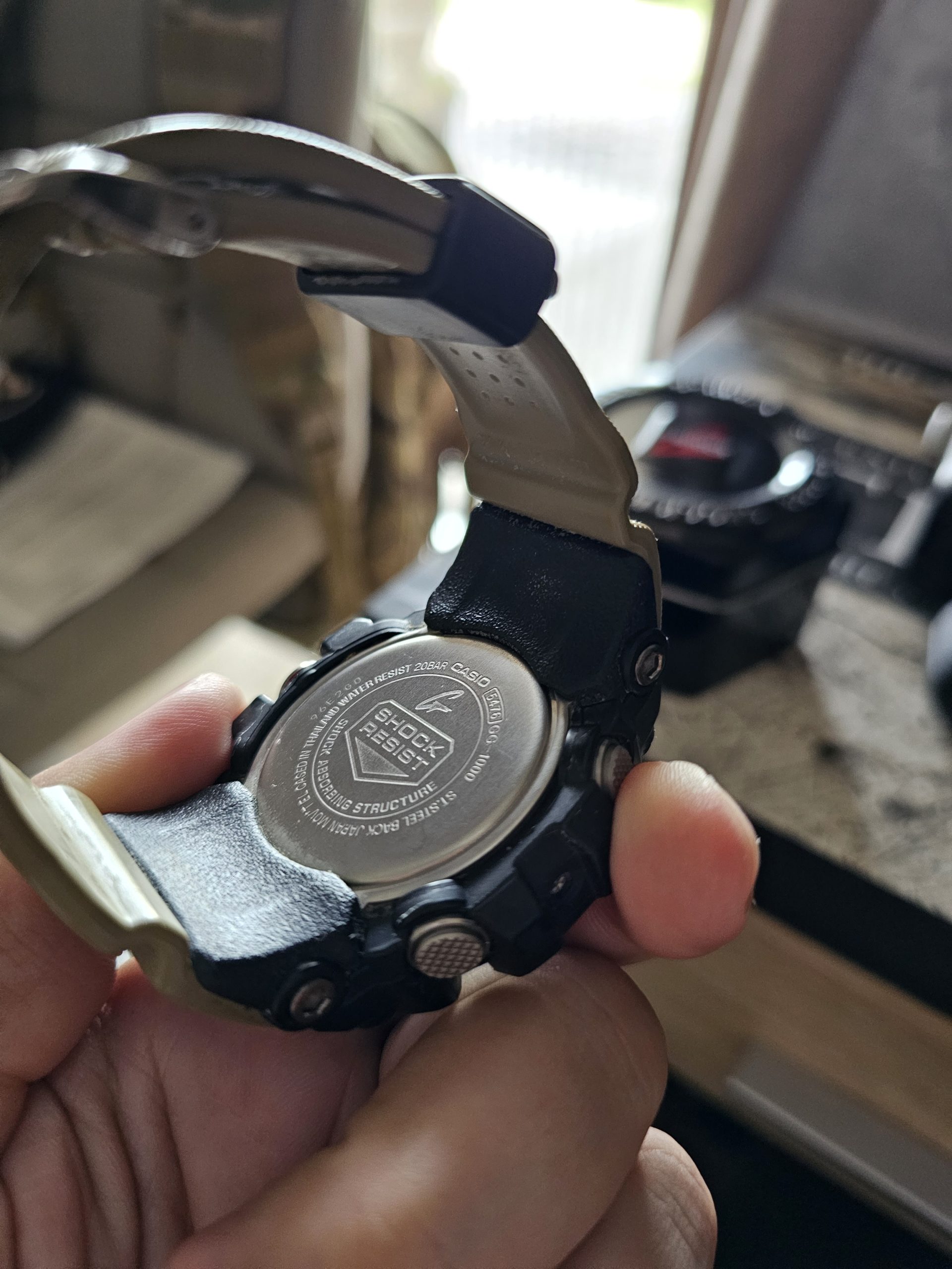 Prodajem G shock i Nautica sat