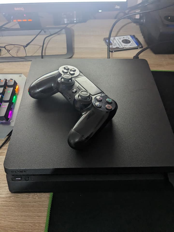 PS4 Slim od 1TB sa Fifom 23