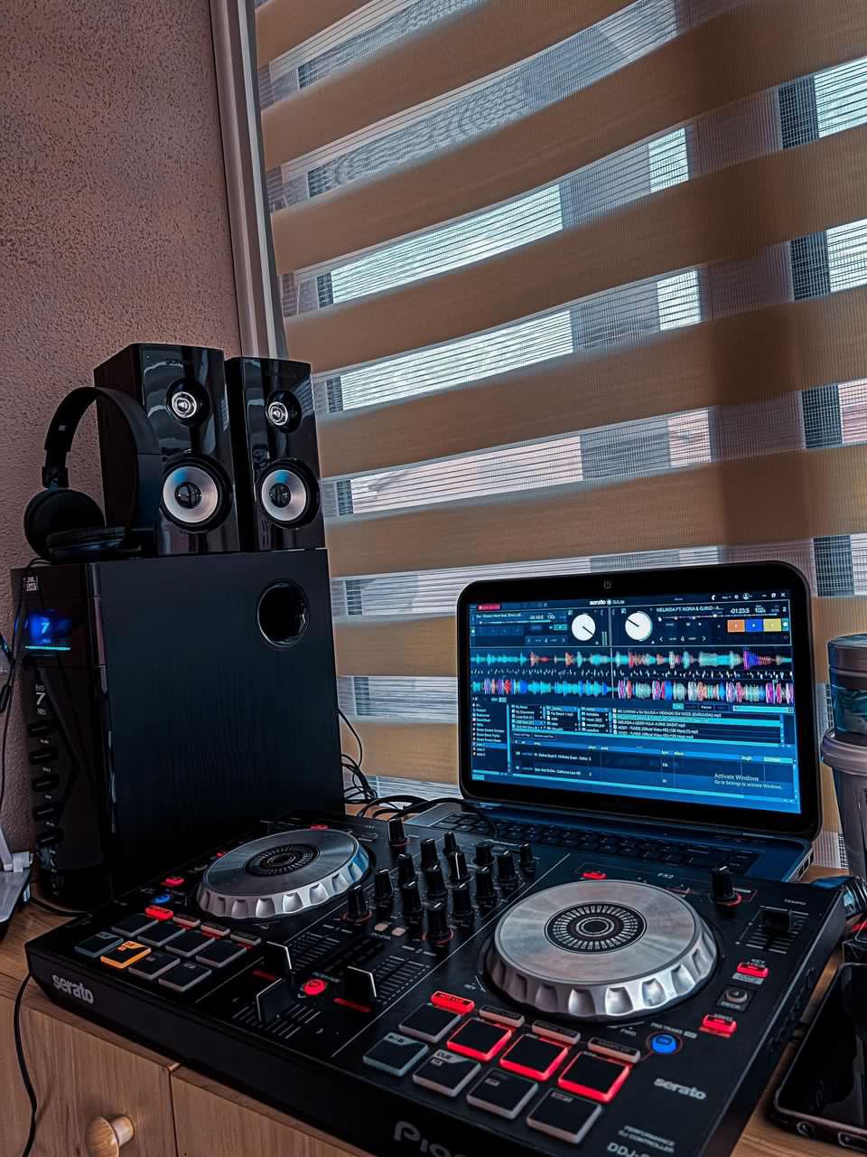 DJ KONTROLER SERATO SB2