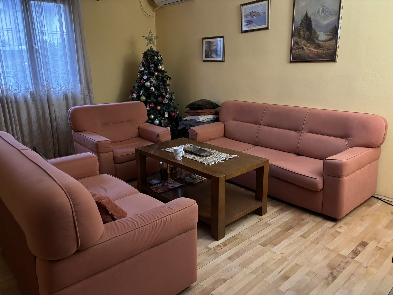 Prodaje se garnitura