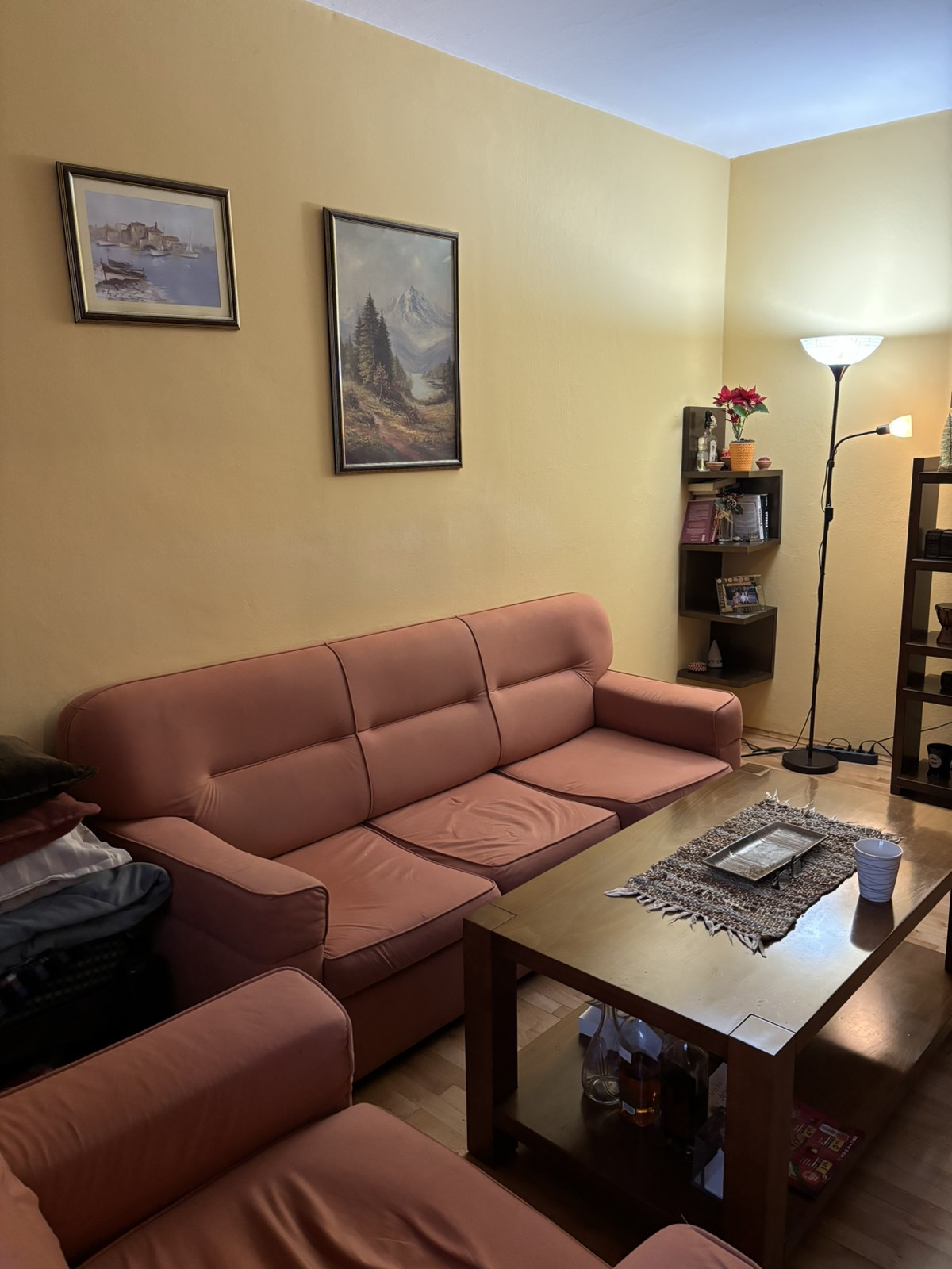 Prodaje se garnitura