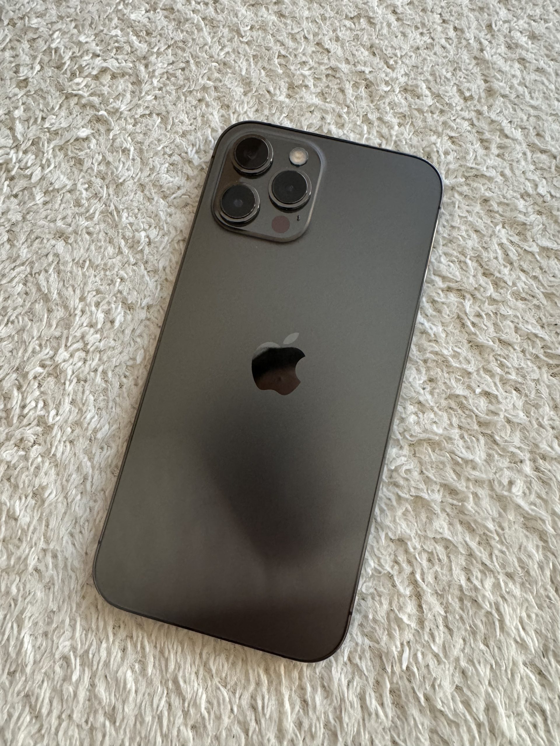 Prodajem iphone 12 pro max