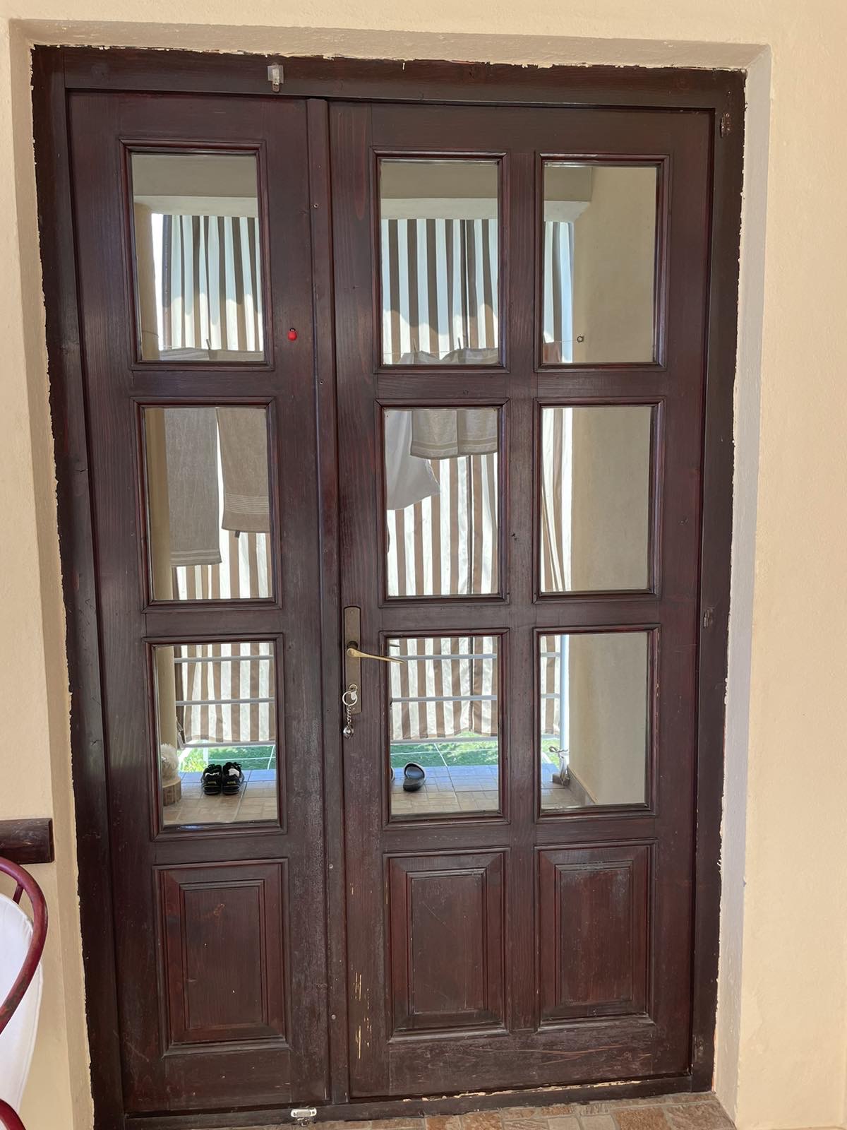 Prodajem ulazna vrata