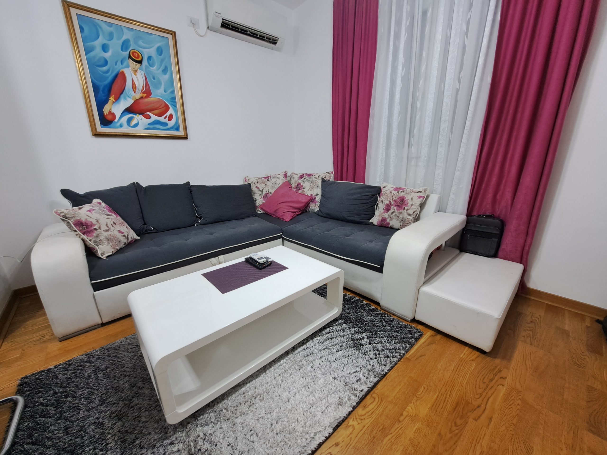 Prodajem ugaonu povoljno