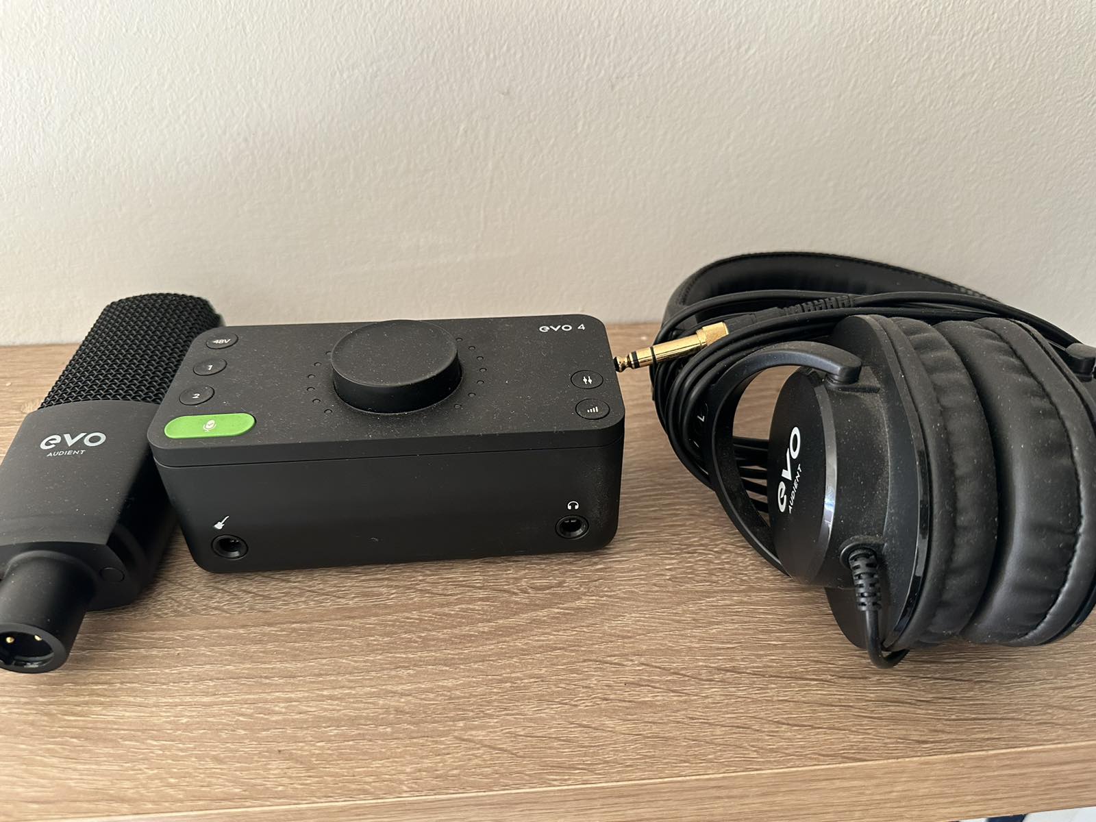 Prodajem muzicku opremu