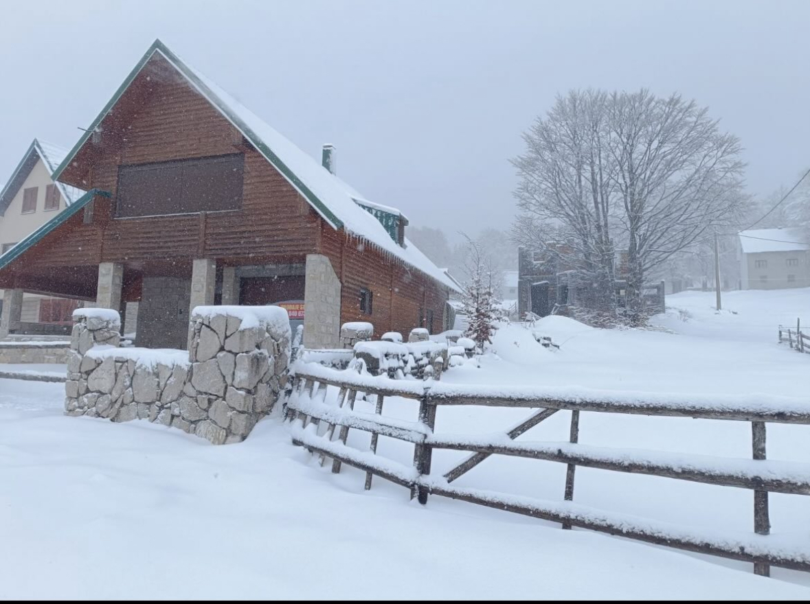 PRODAJE SE KUCA NA ZABLJAK