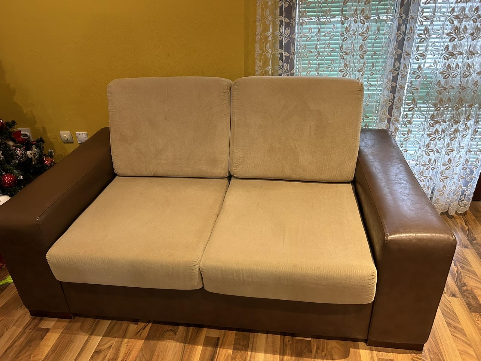 Prodajem dnevnu garnituru