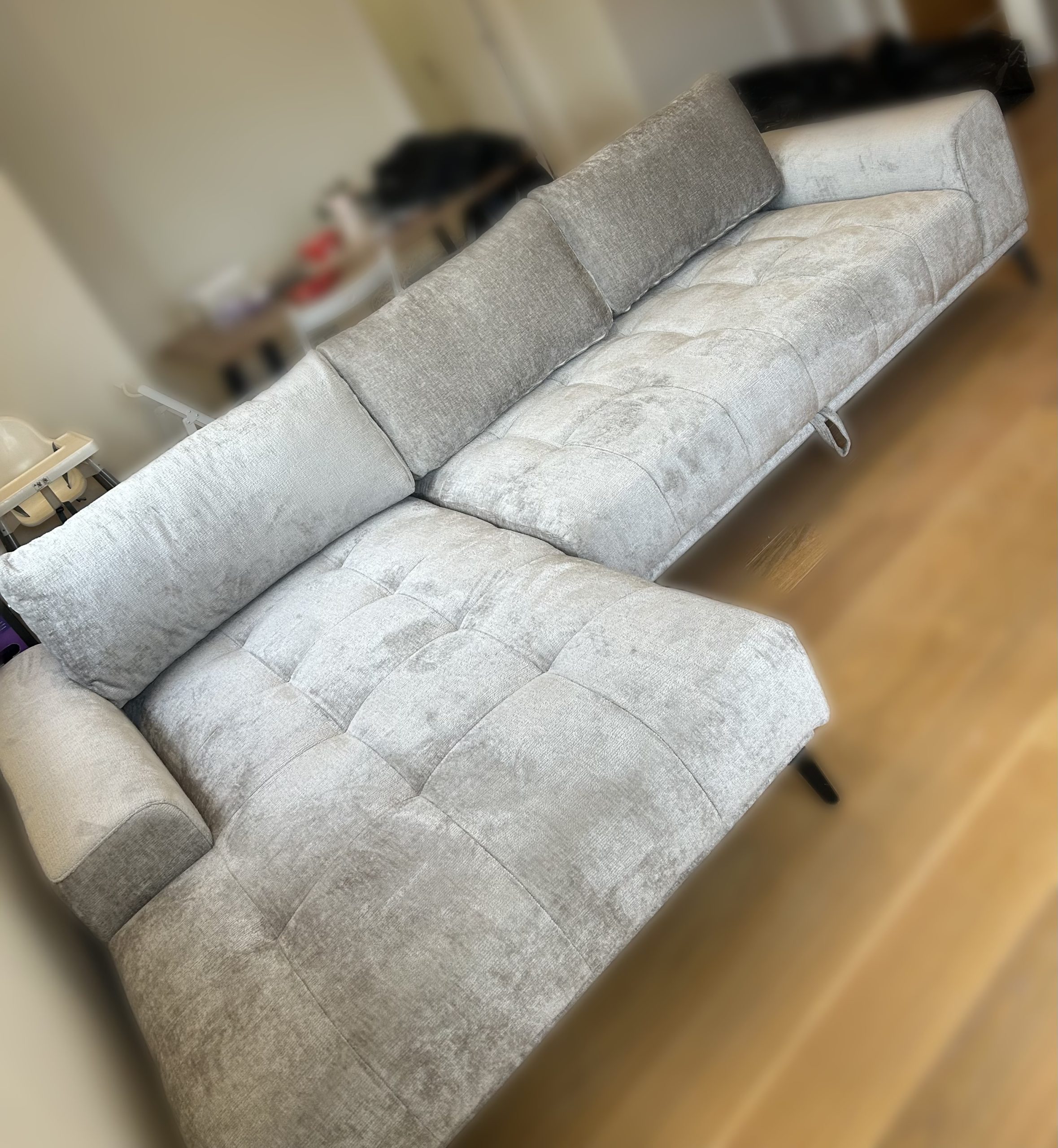 Prodajem ugaonu i 6 stolica