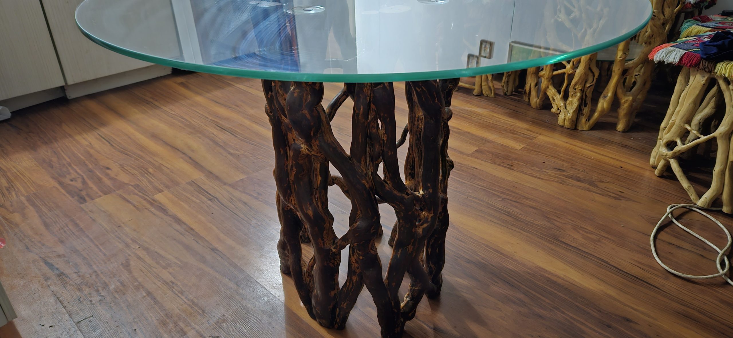 Rucno radjen sto od Brsljana