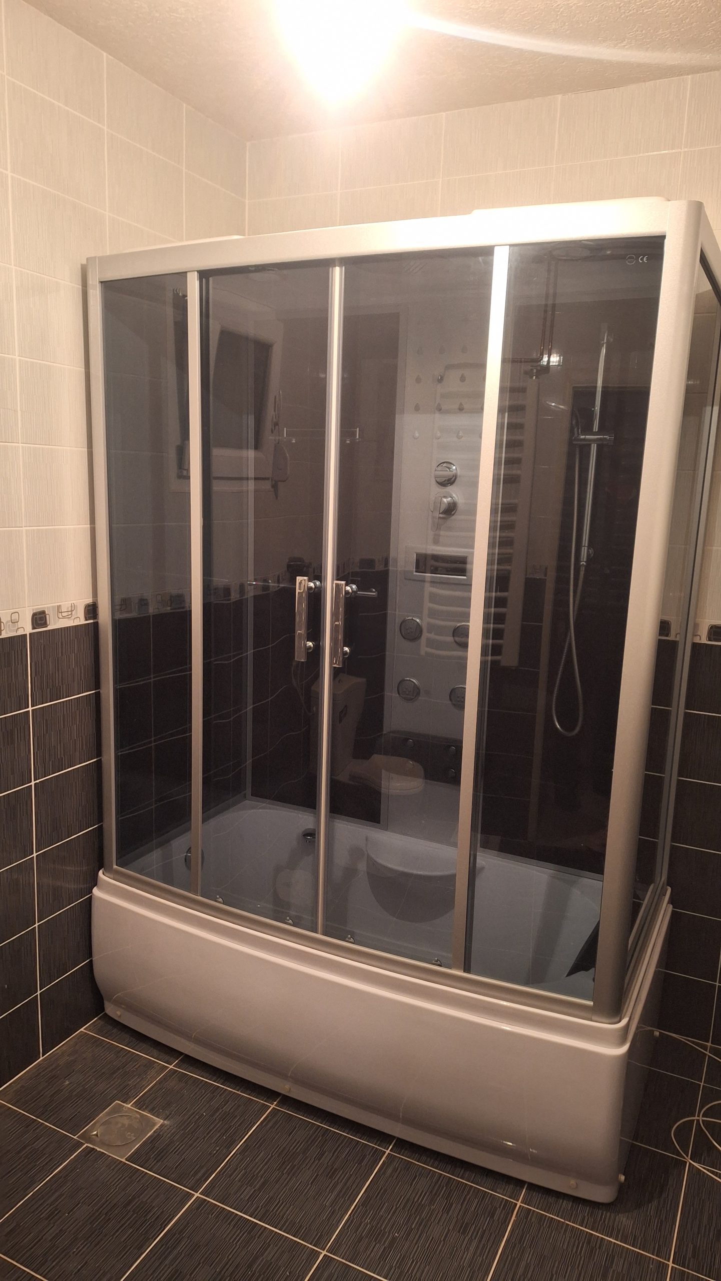 Neupotrebljivana tus kabina