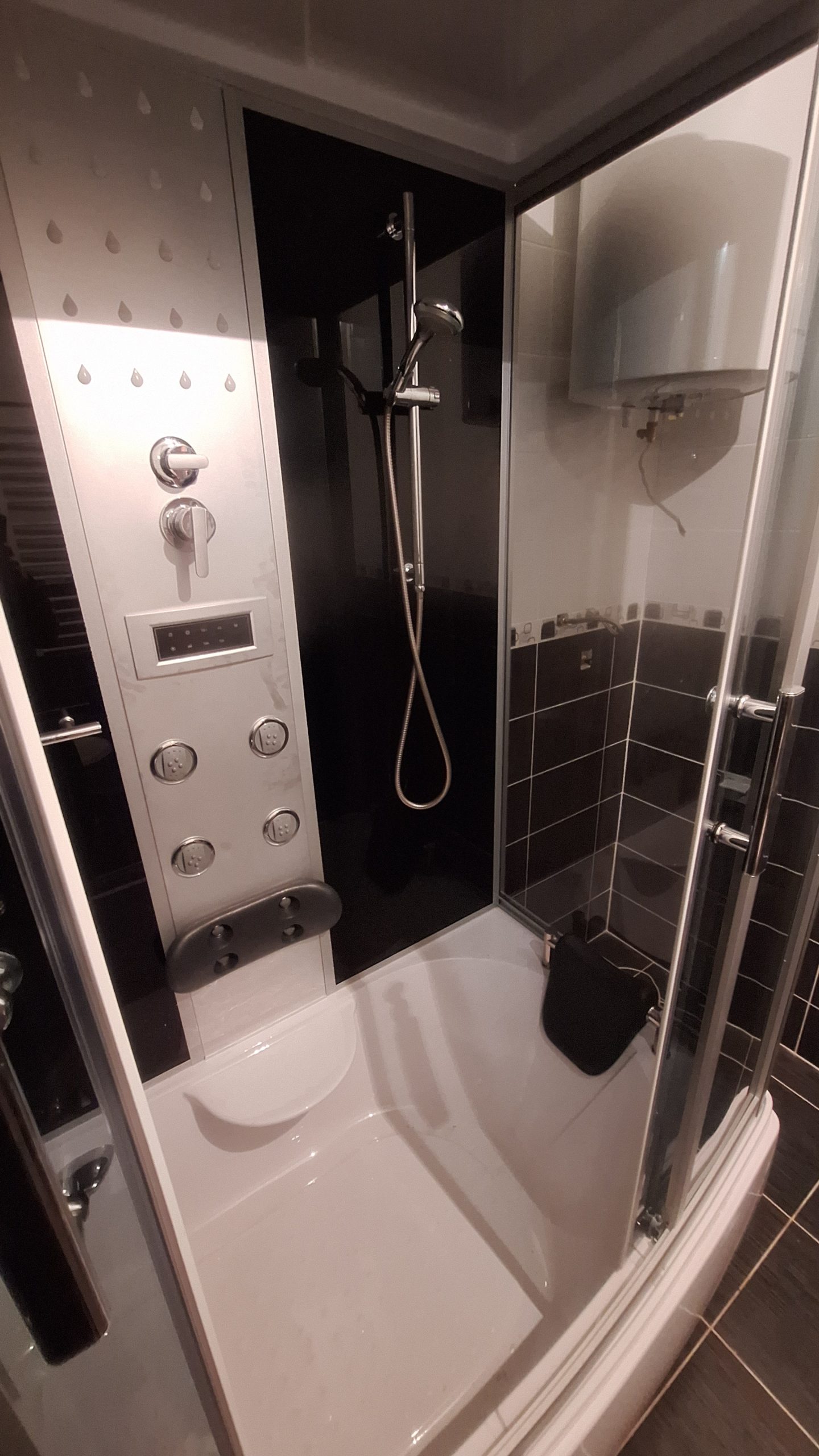 Neupotrebljivana tus kabina