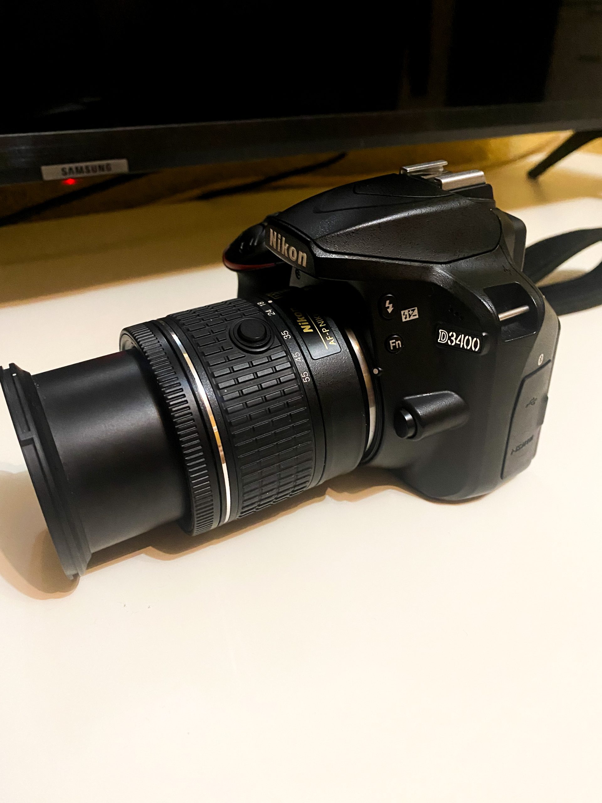 PRODAJEM NIKON D3400 SA 18-55