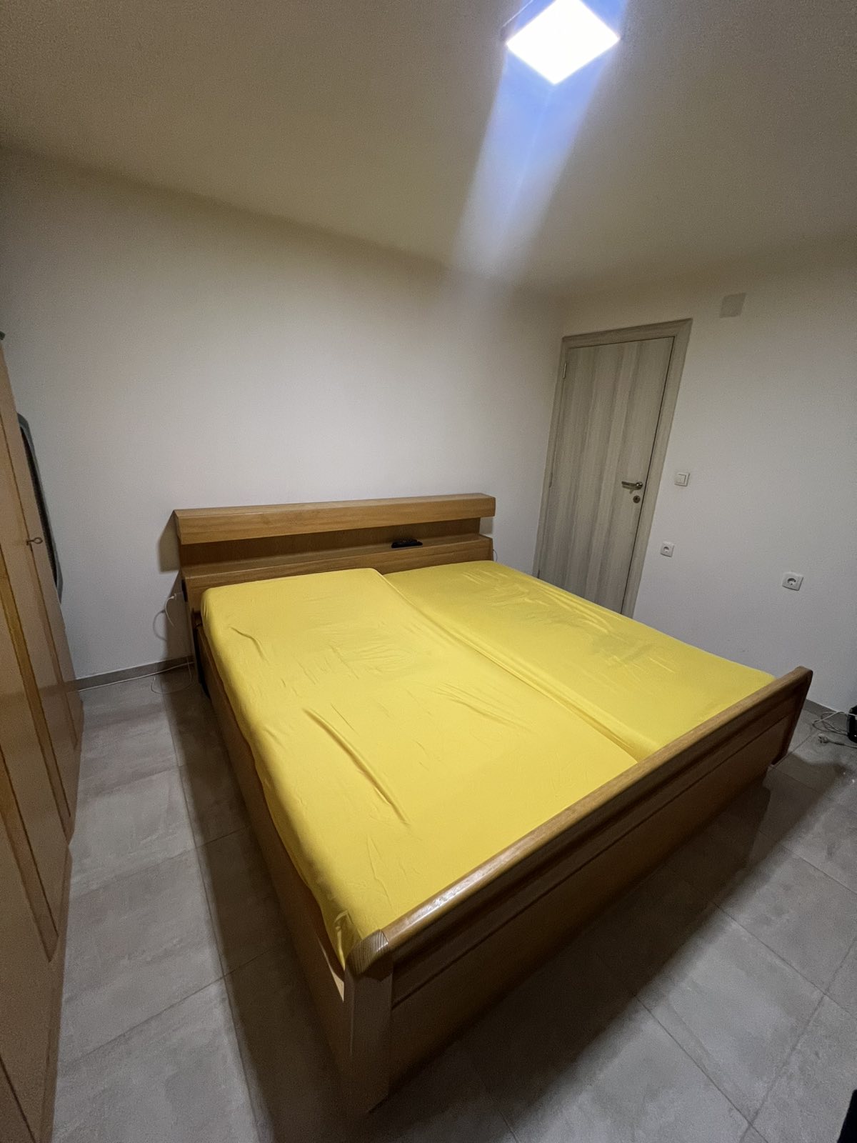 Bracni krevet sa daljinskim po