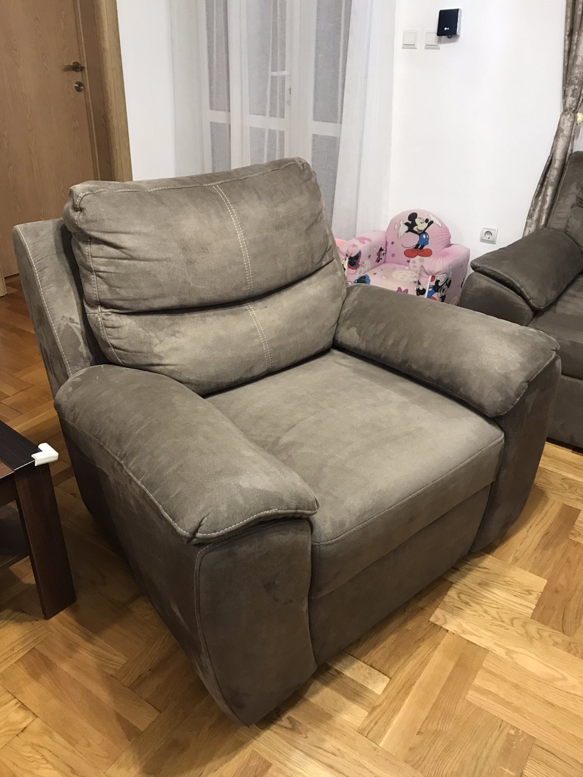 Prodajem garnituru kao nova