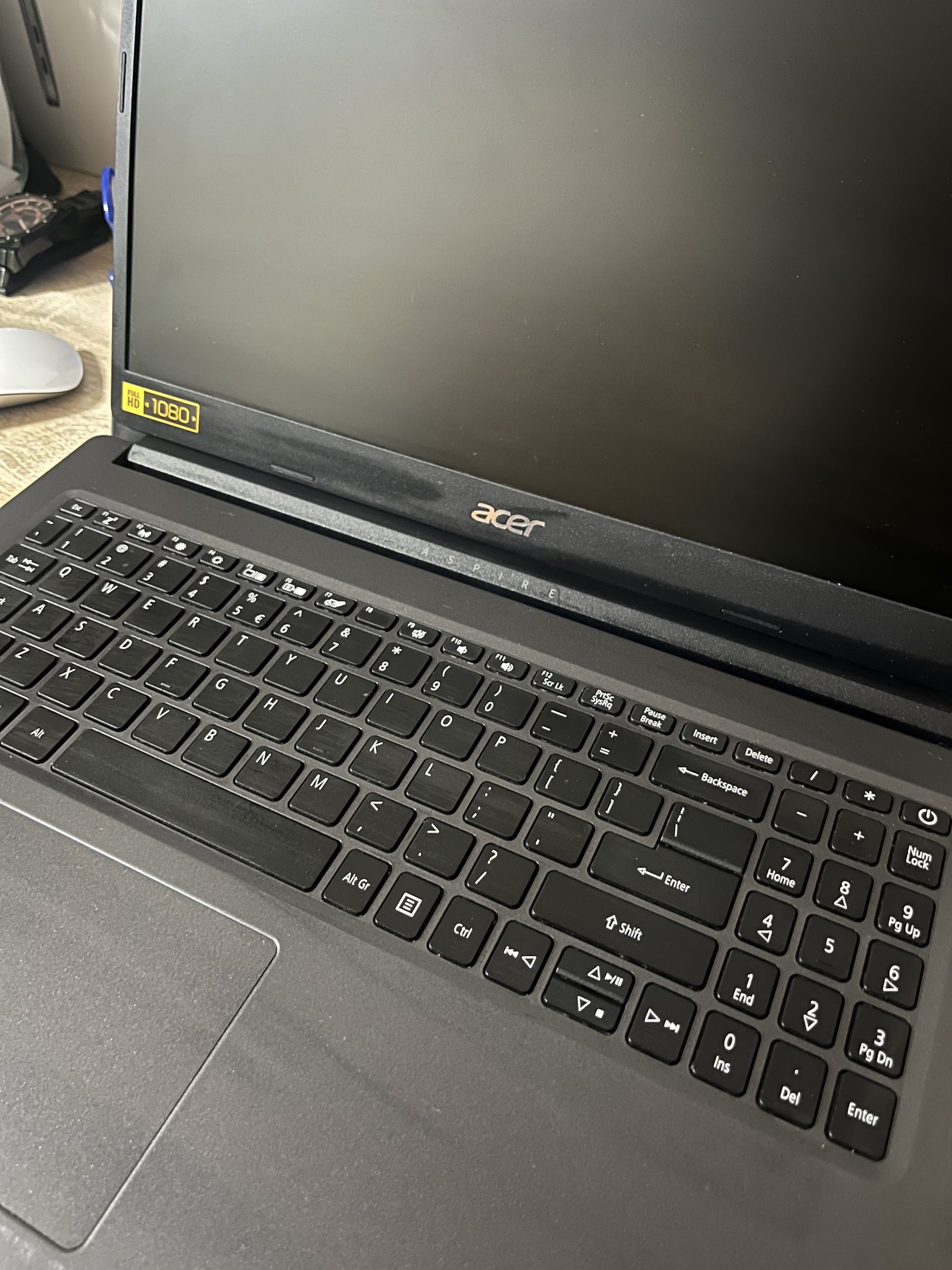 Prodajem laptop marke ACER