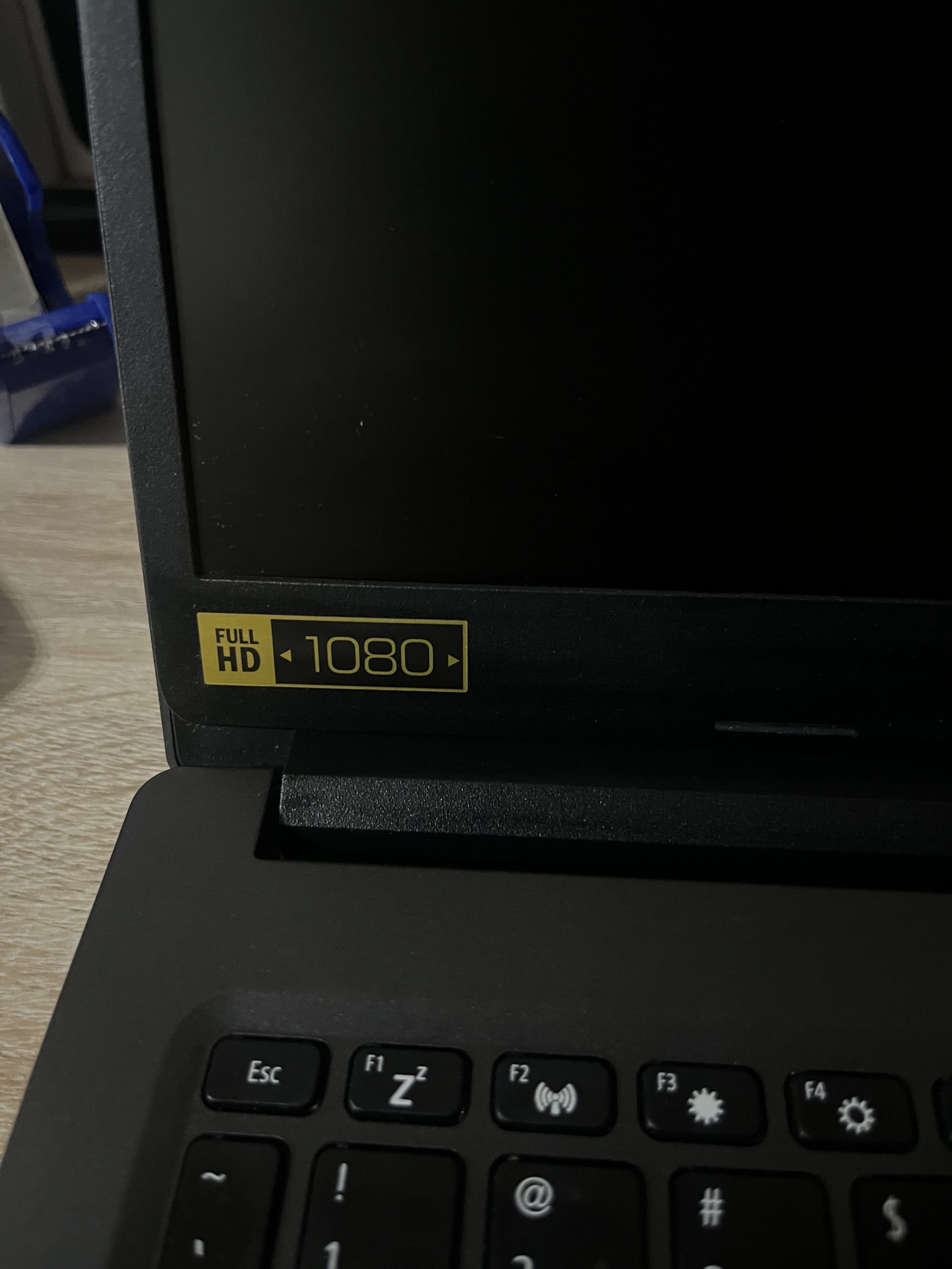 Prodajem laptop marke ACER