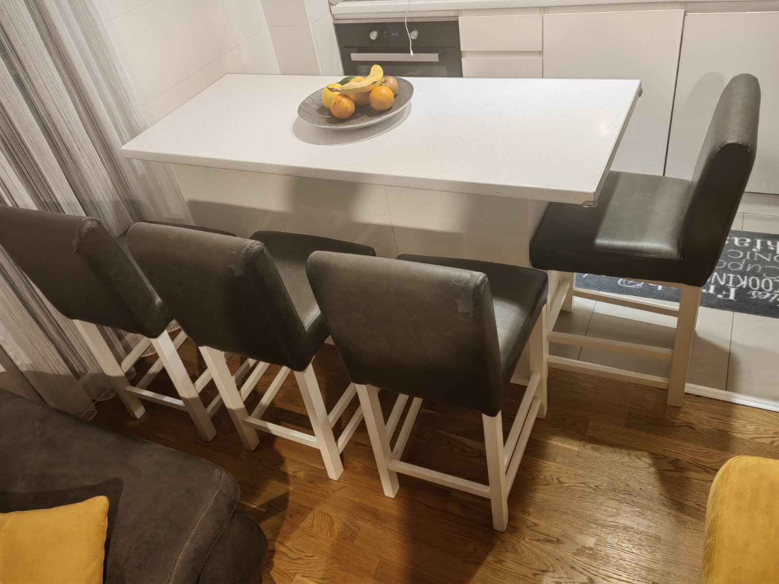 Šank-sto sa 4 stolice