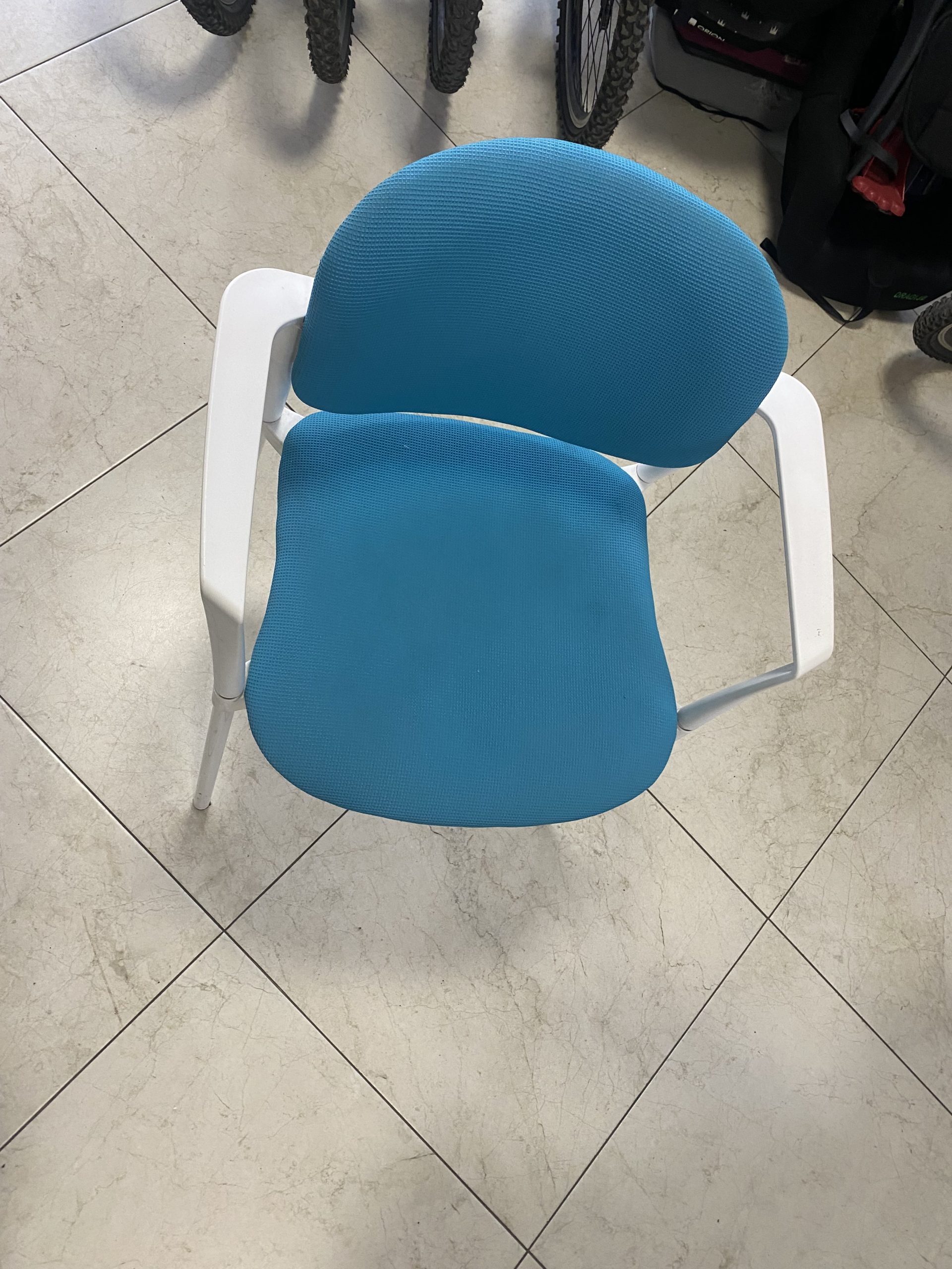 Prodajem kancelariski namjesta