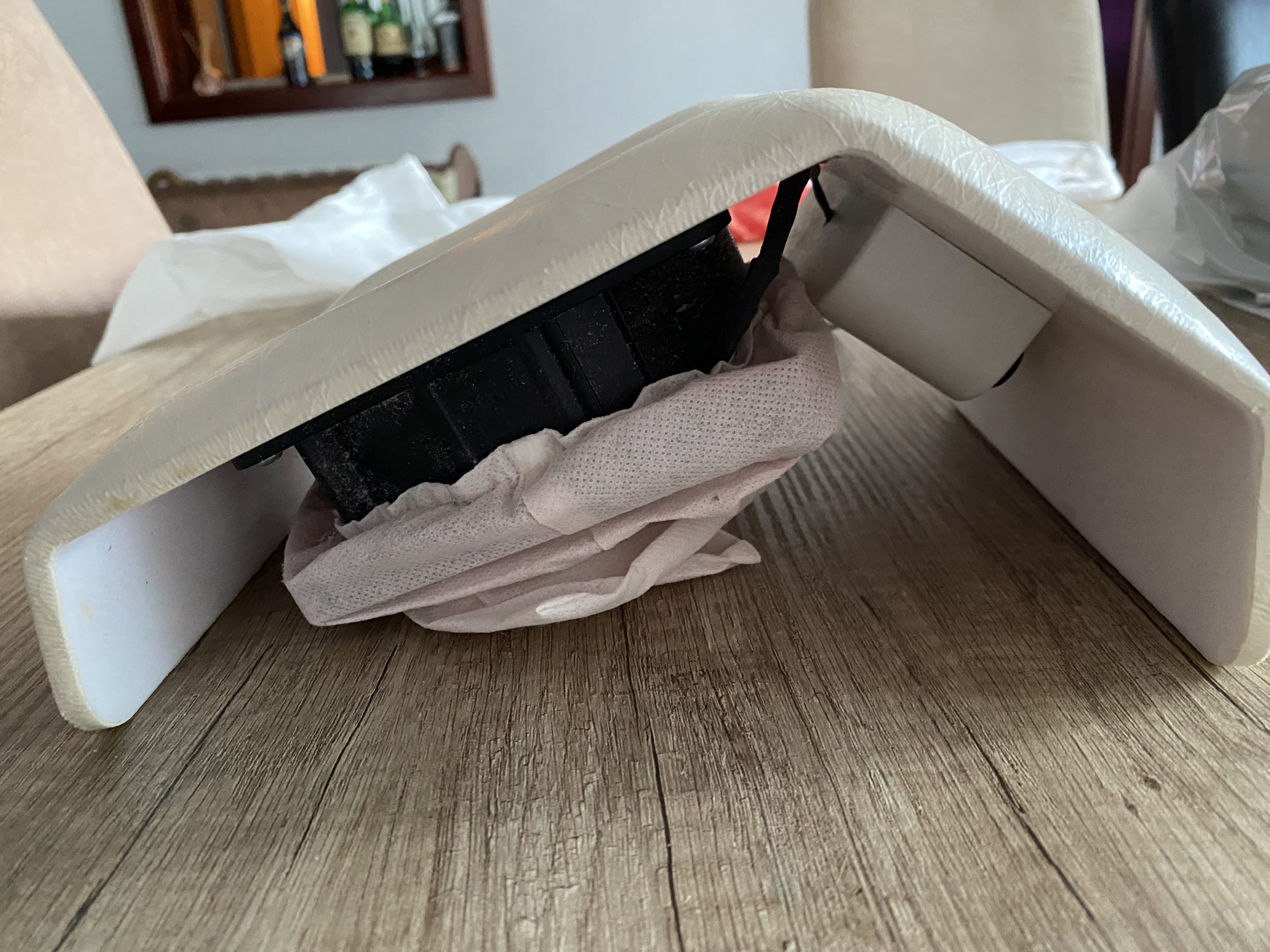 Prodajem aspirator za manikir