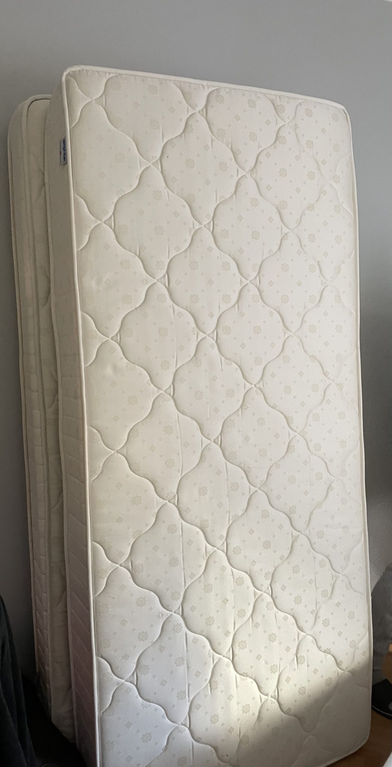 Dim: 205×95, dva kreveta samca