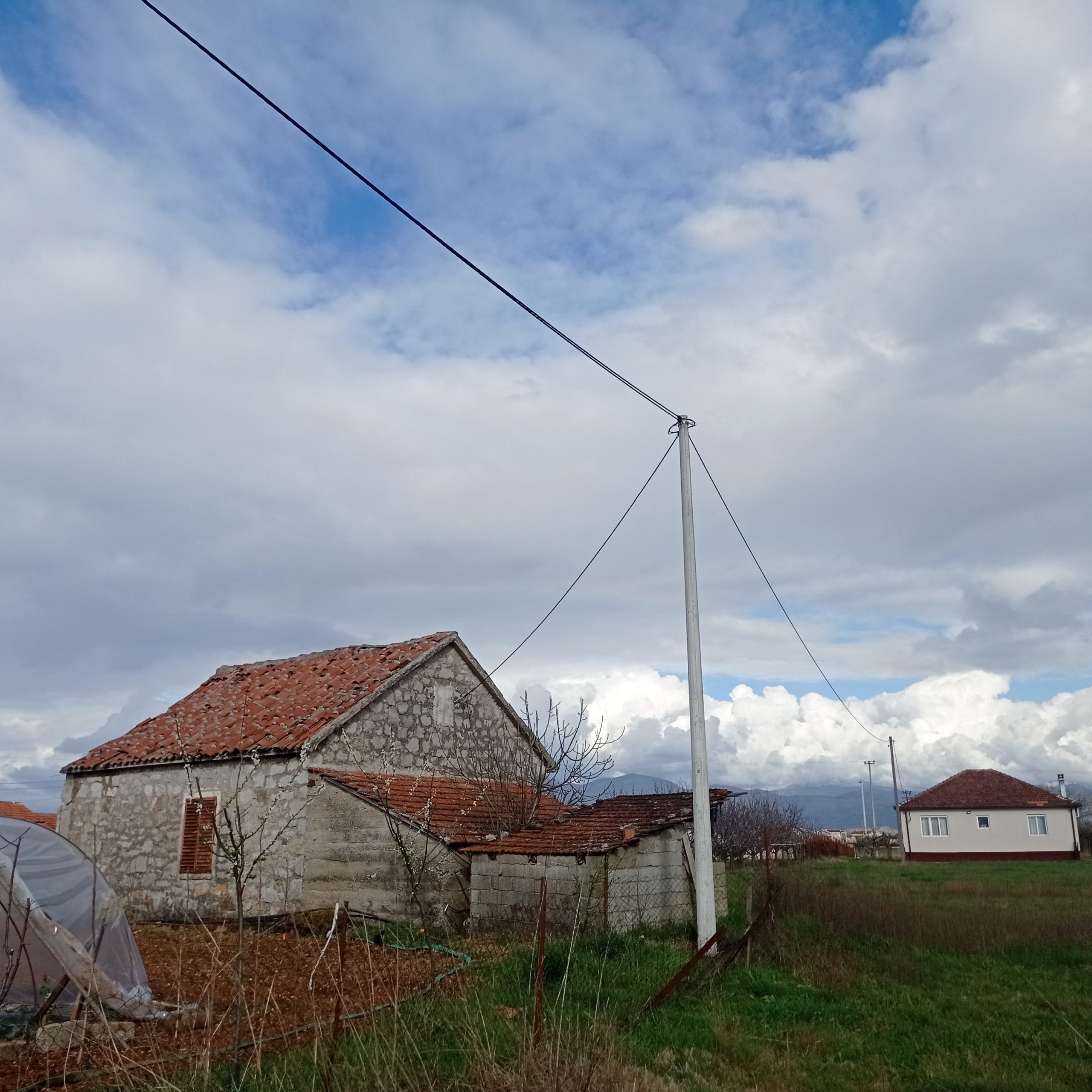 Kuca kamena sa imanjem
