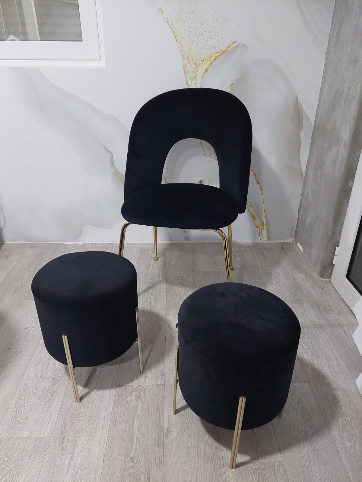 Stolica i dva taburea novo