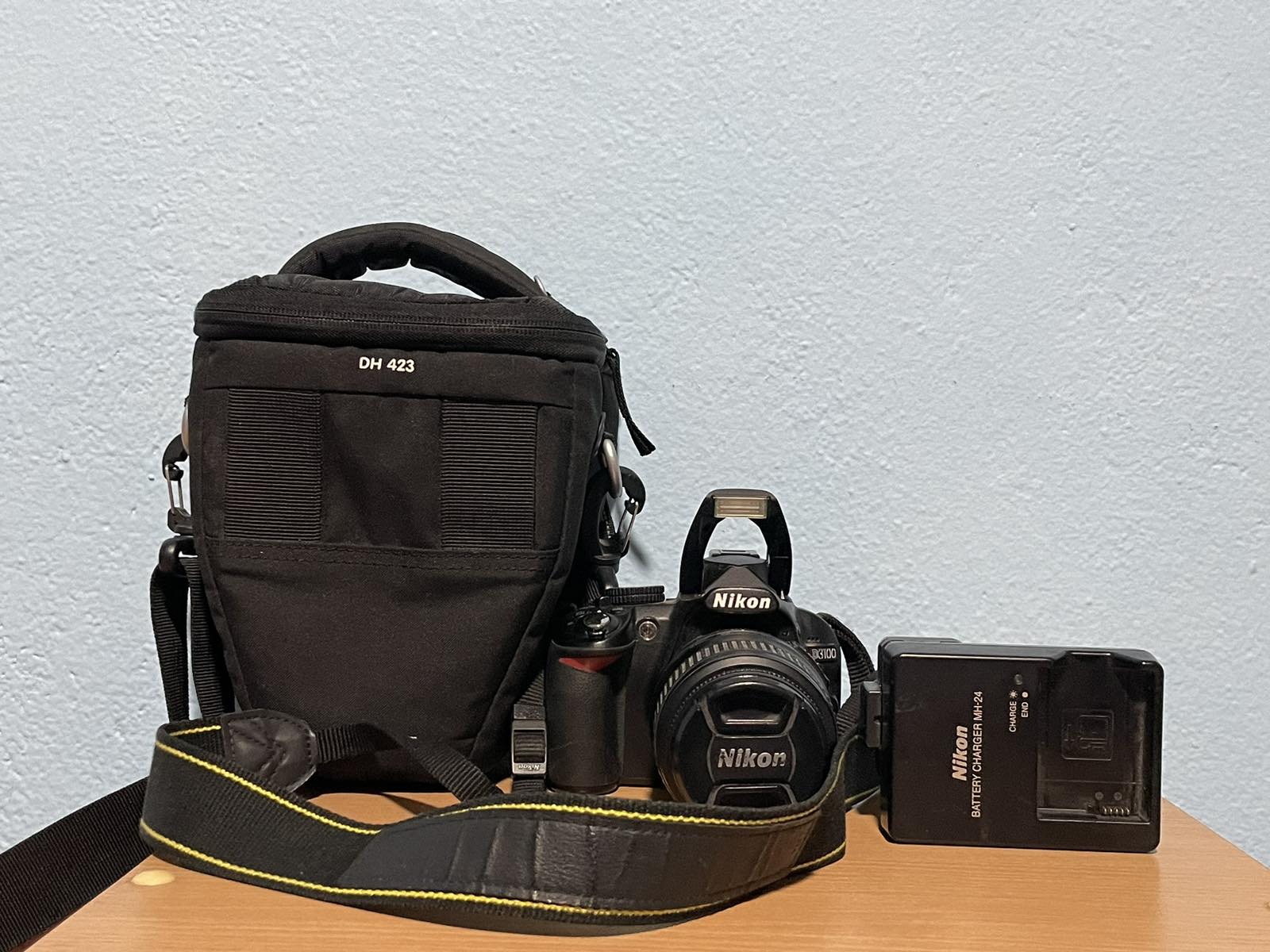 Prodajem fotoaparat NikonD3100