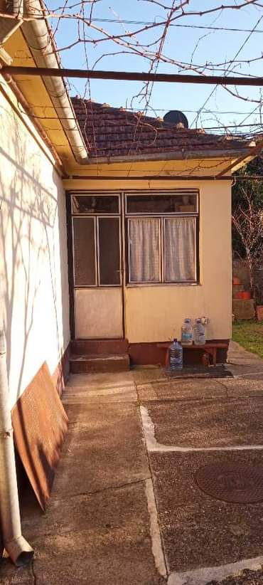 . KUCA U BARU. BJELISI