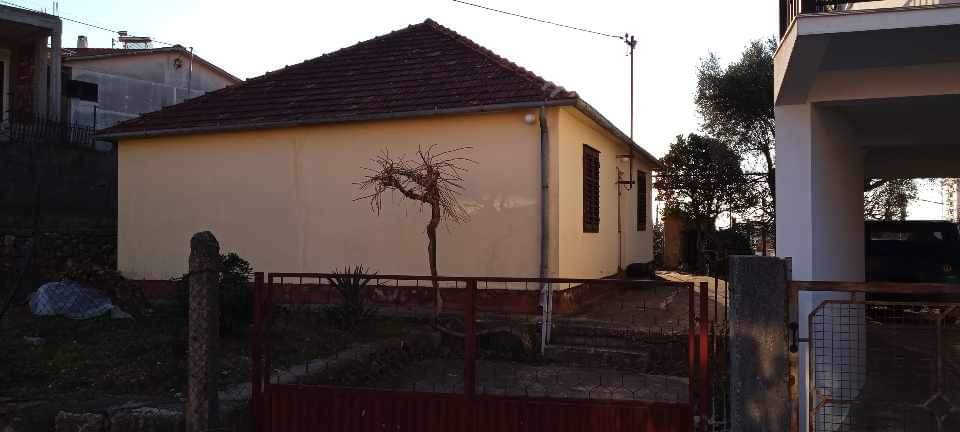 . KUCA U BARU. BJELISI