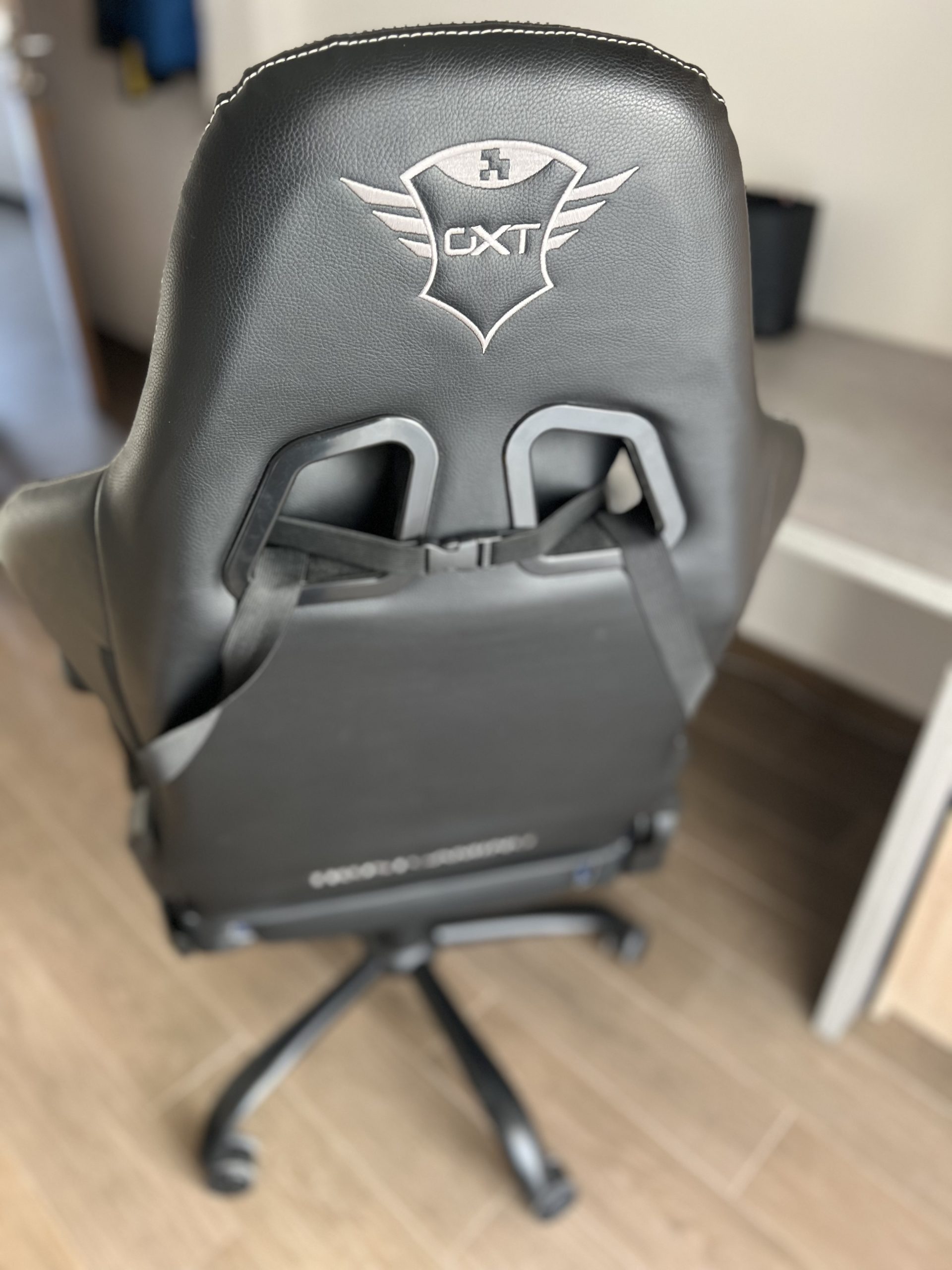 Prodajem gaming sto i stolicu!