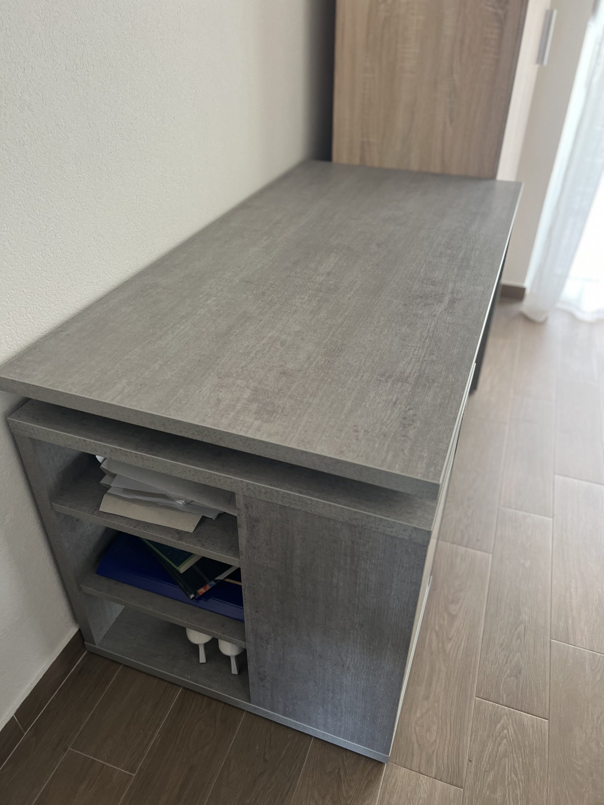 Prodajem gaming sto i stolicu!