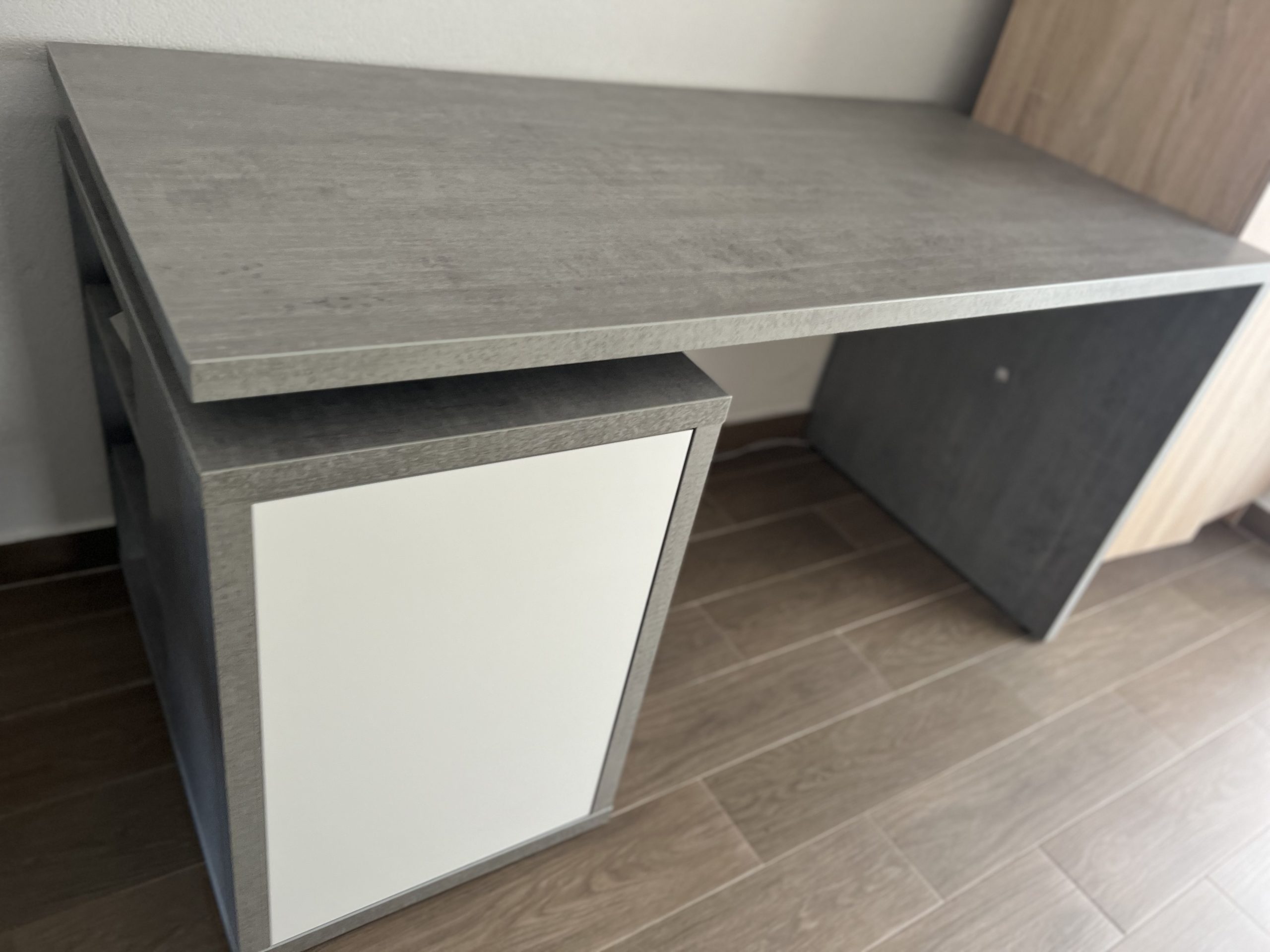 Prodajem gaming sto i stolicu!