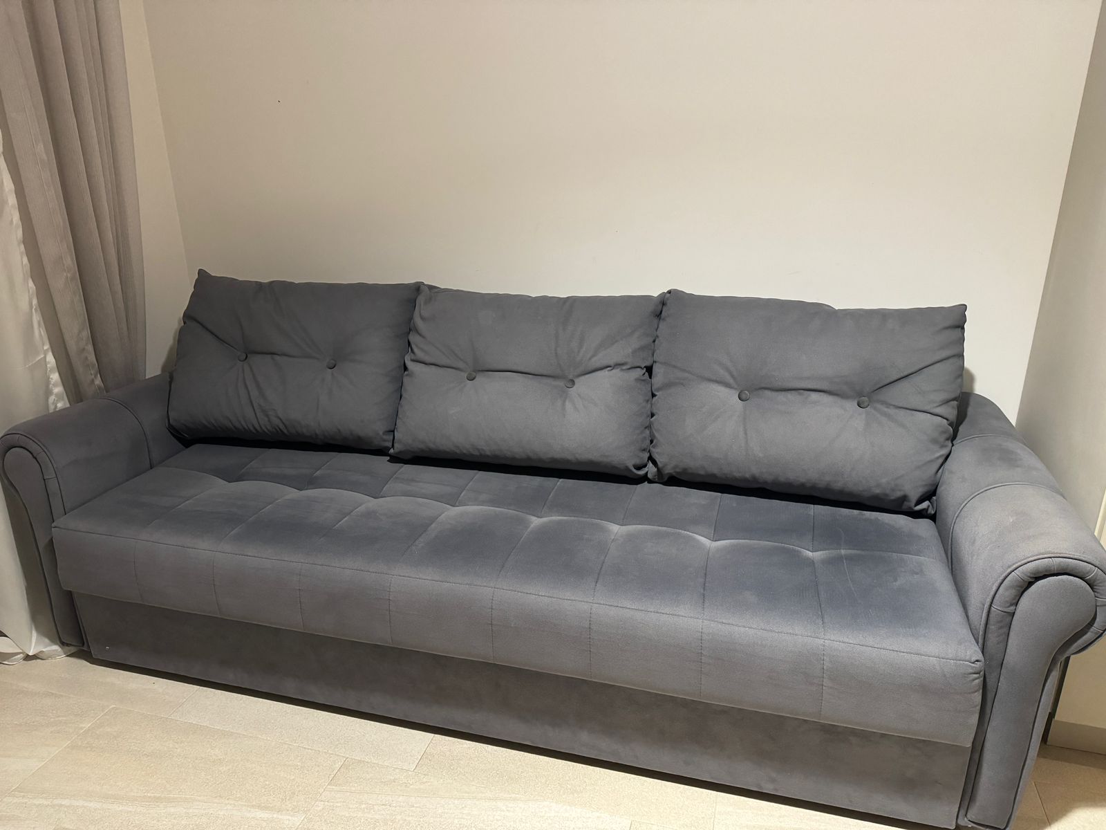 Prodajem Sofa na Razvlačenje