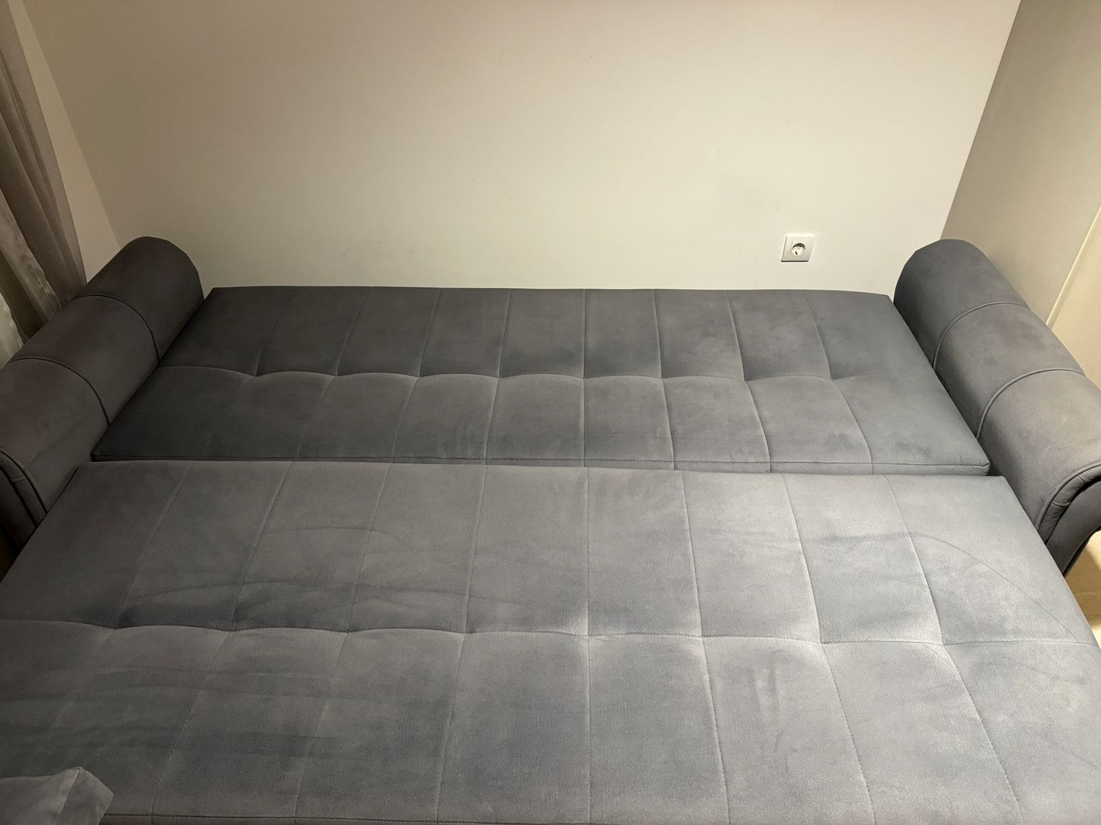 Prodajem Sofa na Razvlačenje