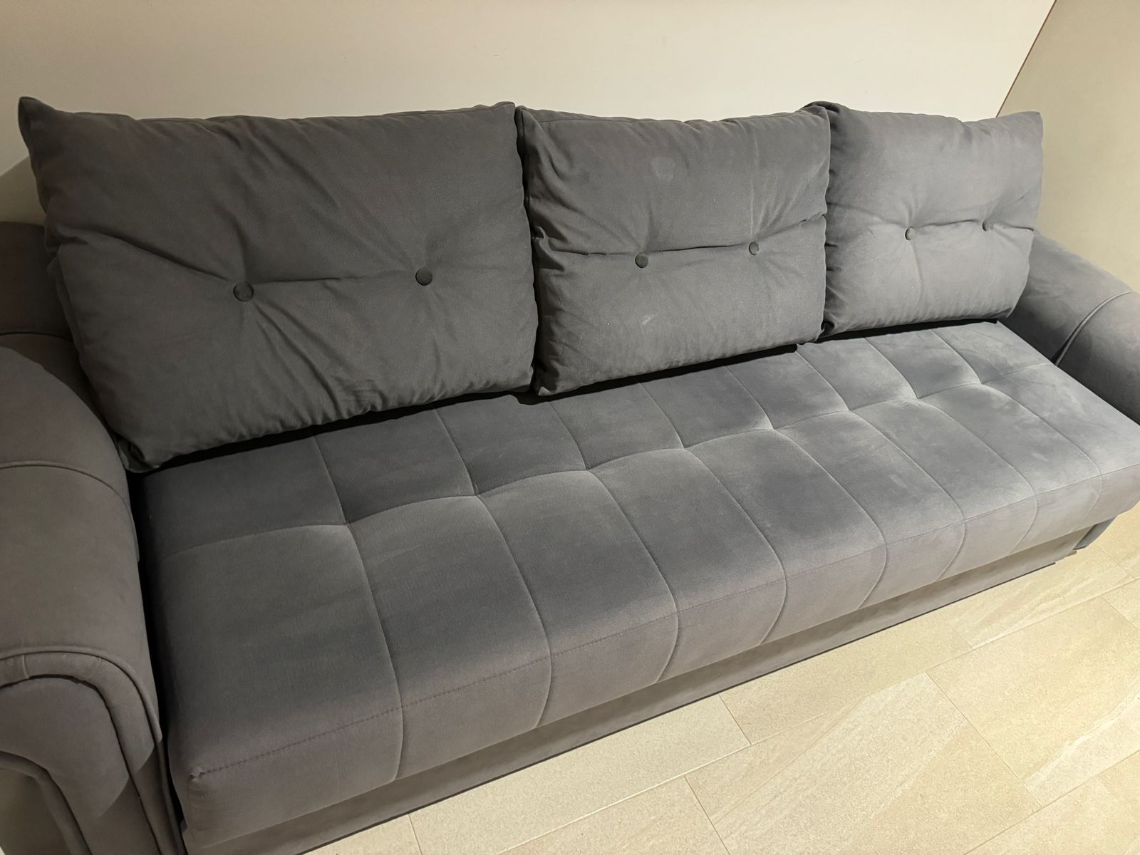 Prodajem Sofa na Razvlačenje