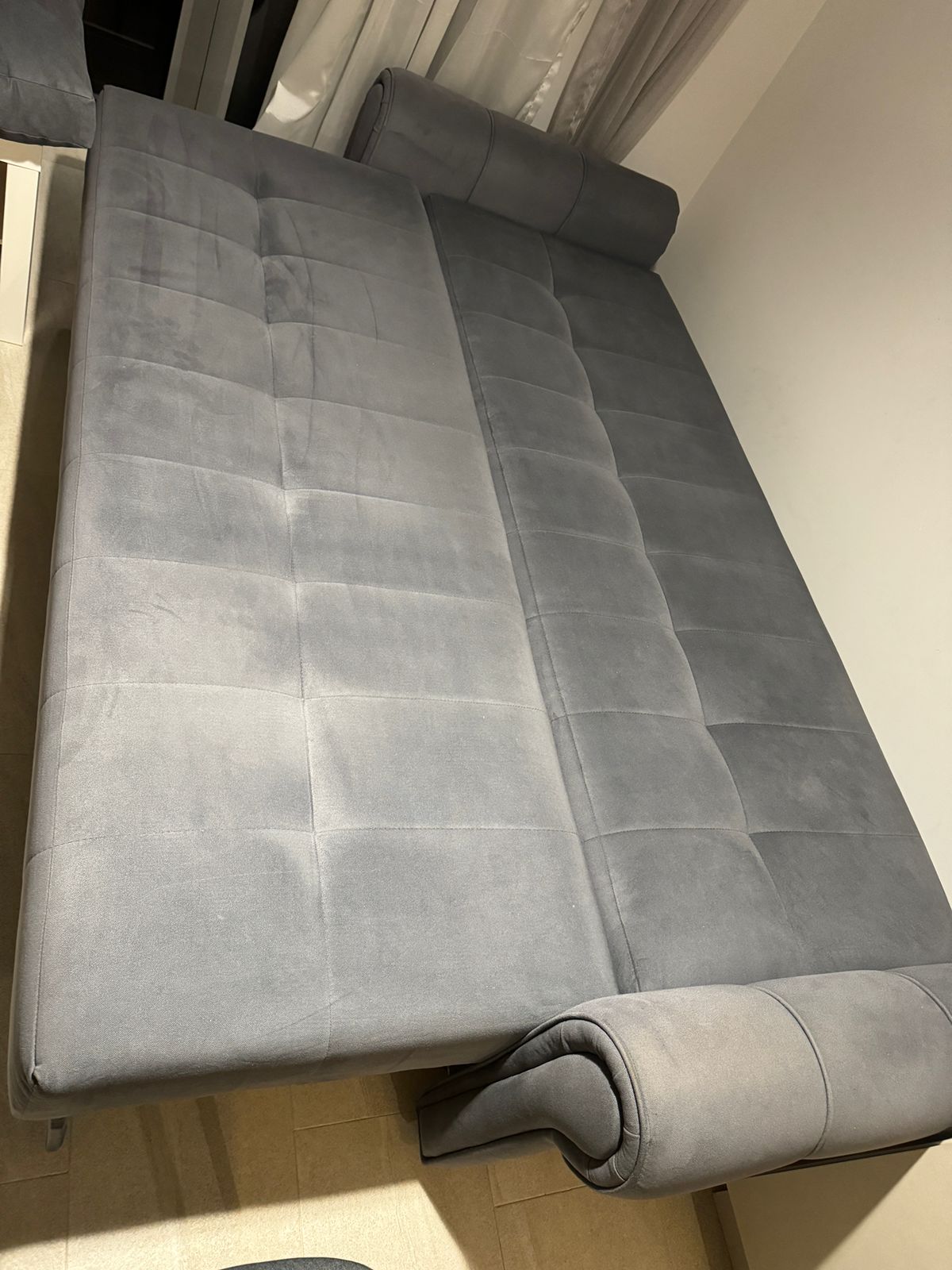 Prodajem Sofa na Razvlačenje