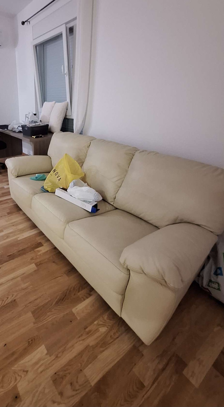 PRODAJEM KOŽNI TROSJED