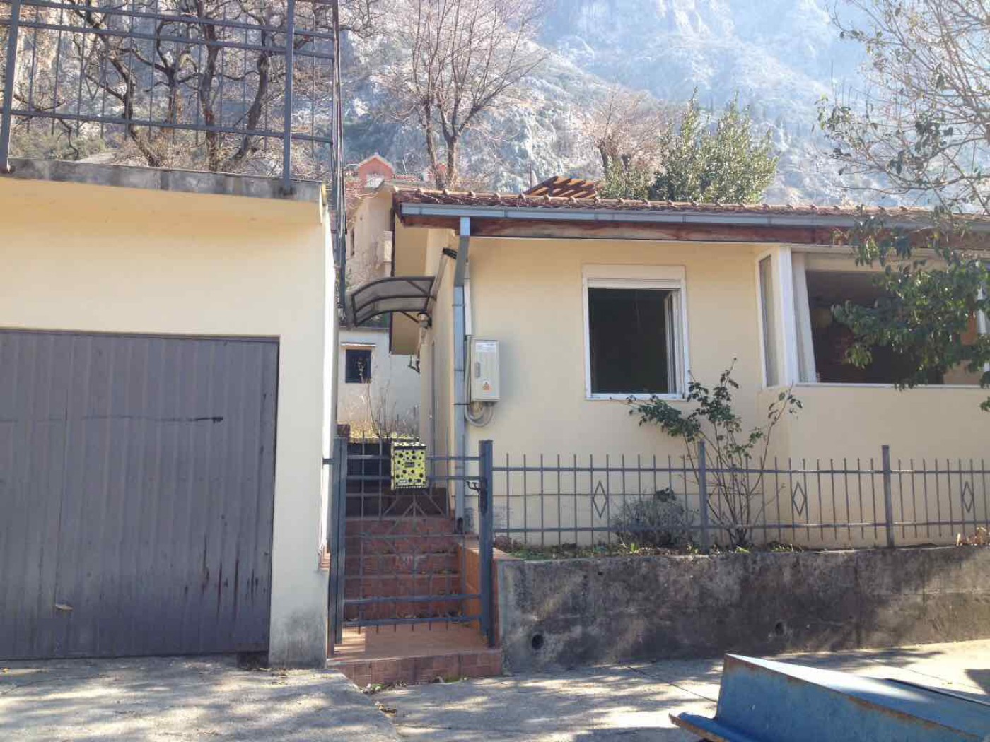 Na prodaju nameštena kuća 51m2