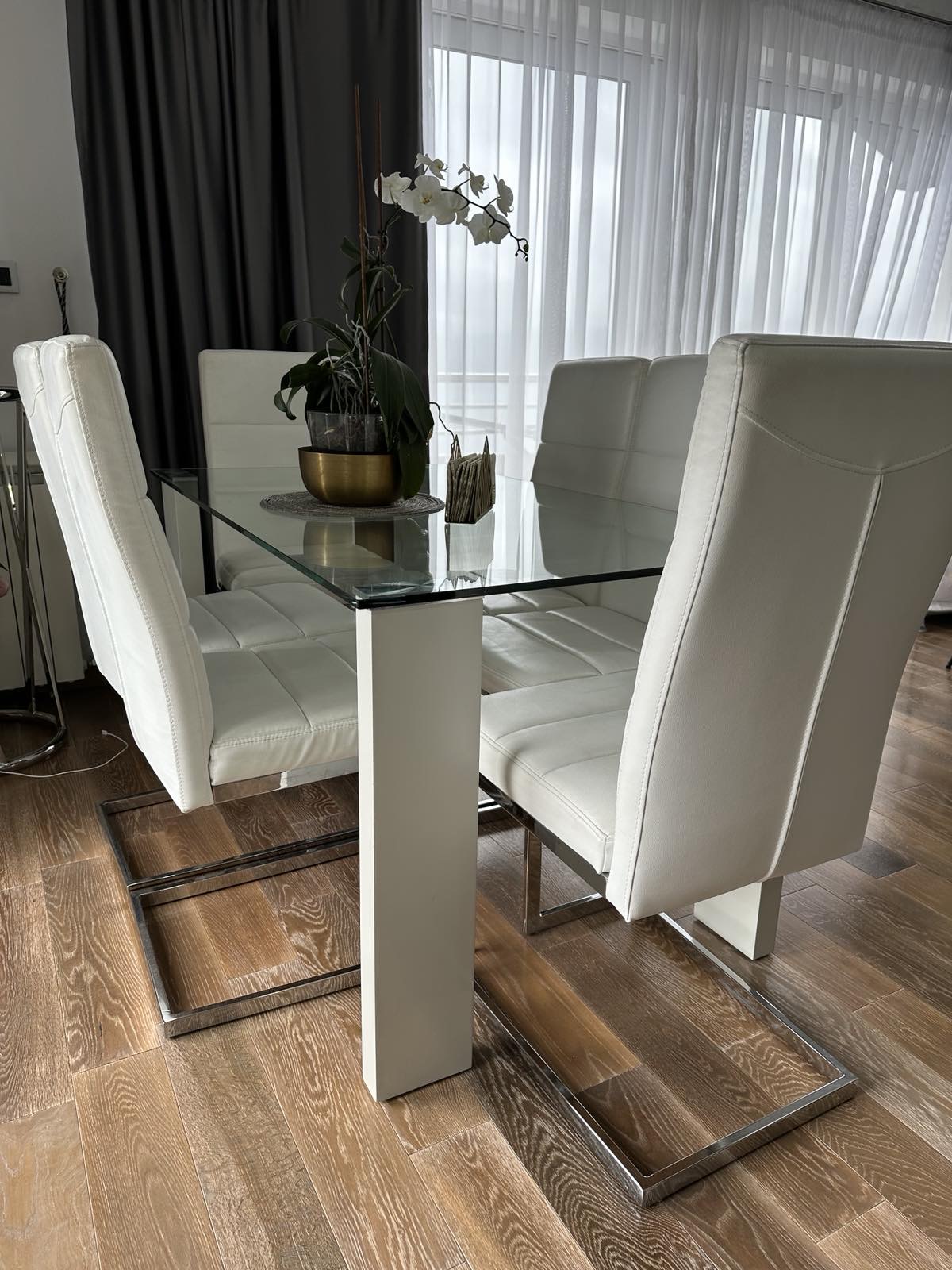 Trpezarijski sto +6 stolica