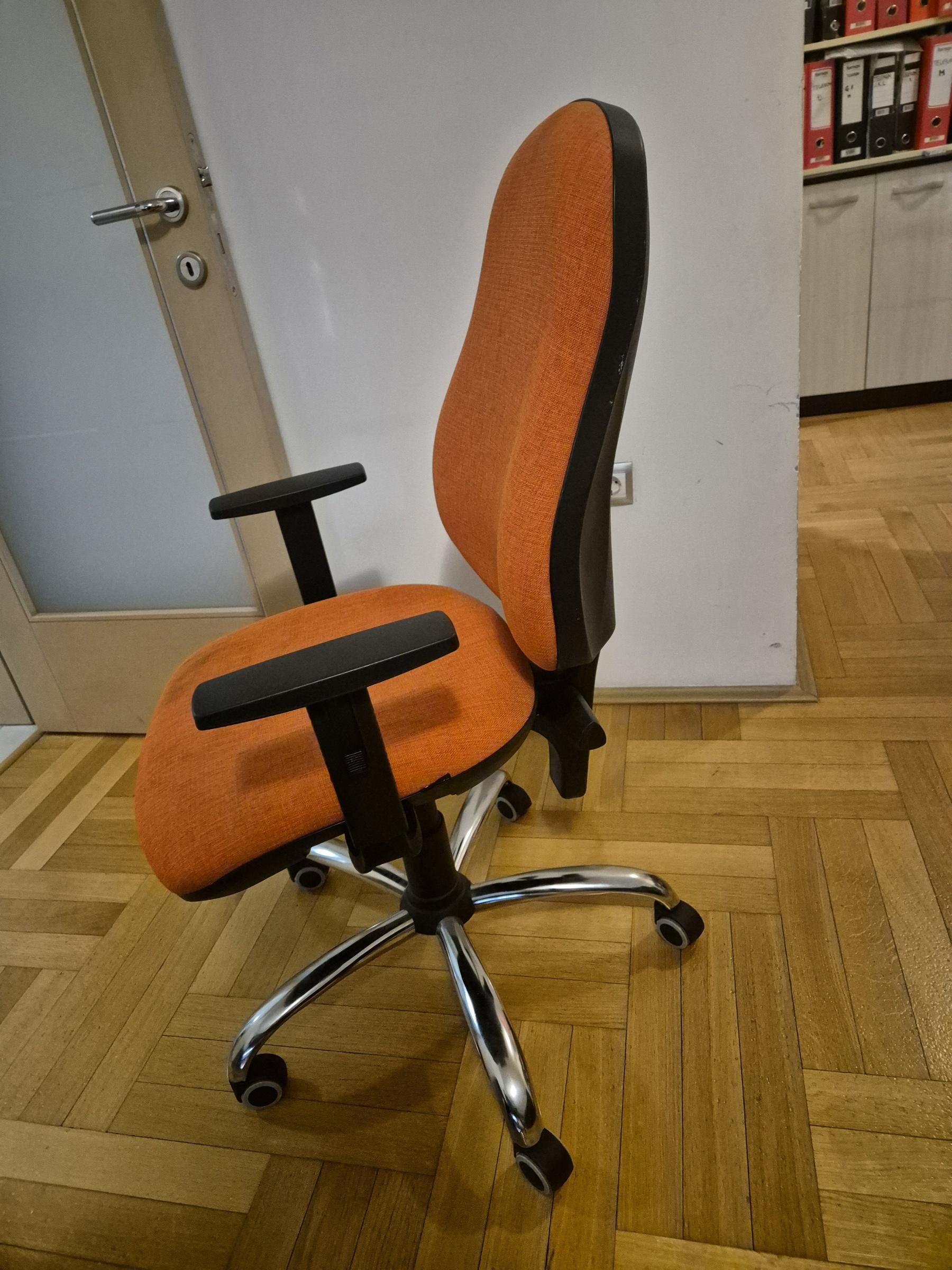 POVOLJNO – kancel. namještaj